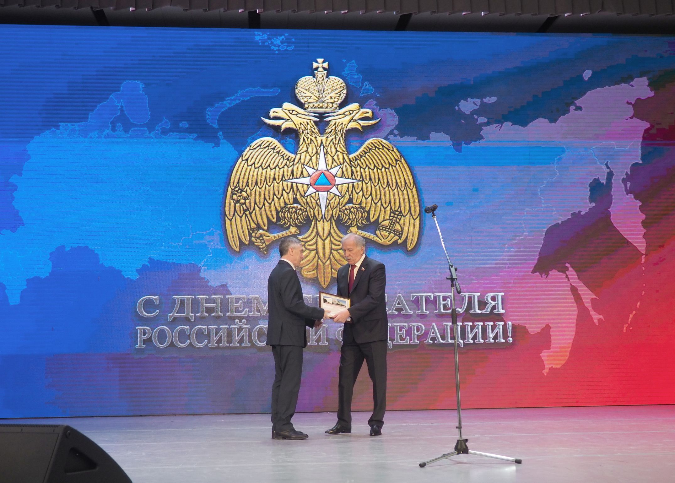 Николай Великдань поздравил спасателей с профессиональным праздником
