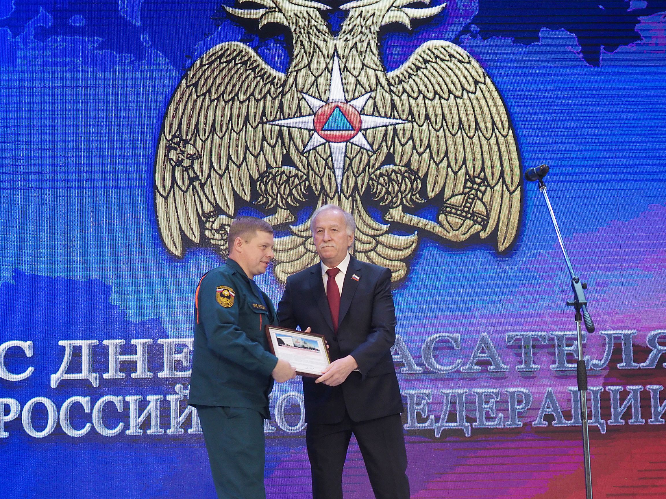Николай Великдань поздравил спасателей с профессиональным праздником