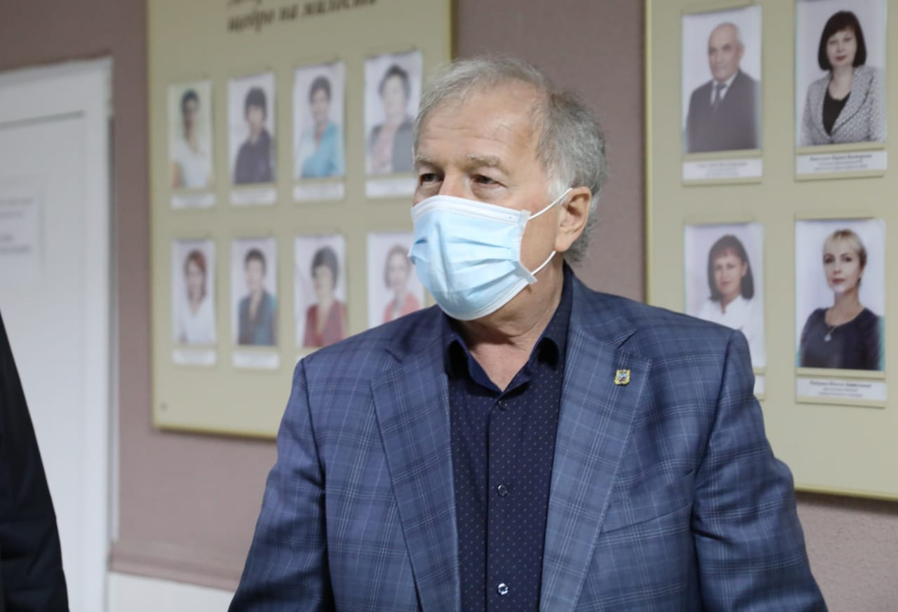 Николай Великдань передал новогодние подарки многодетным семьям Труновского округа