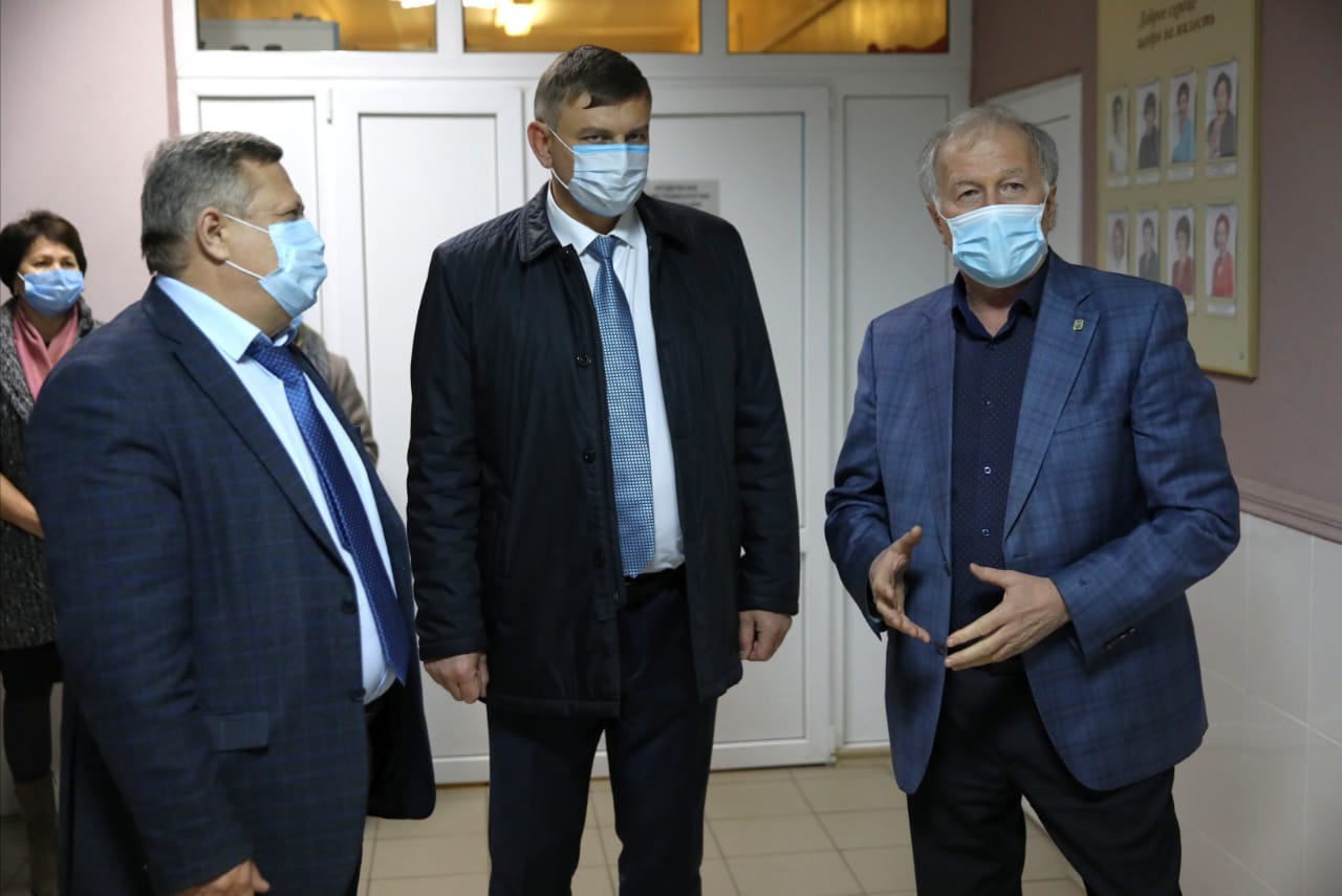 Николай Великдань передал новогодние подарки многодетным семьям Труновского округа