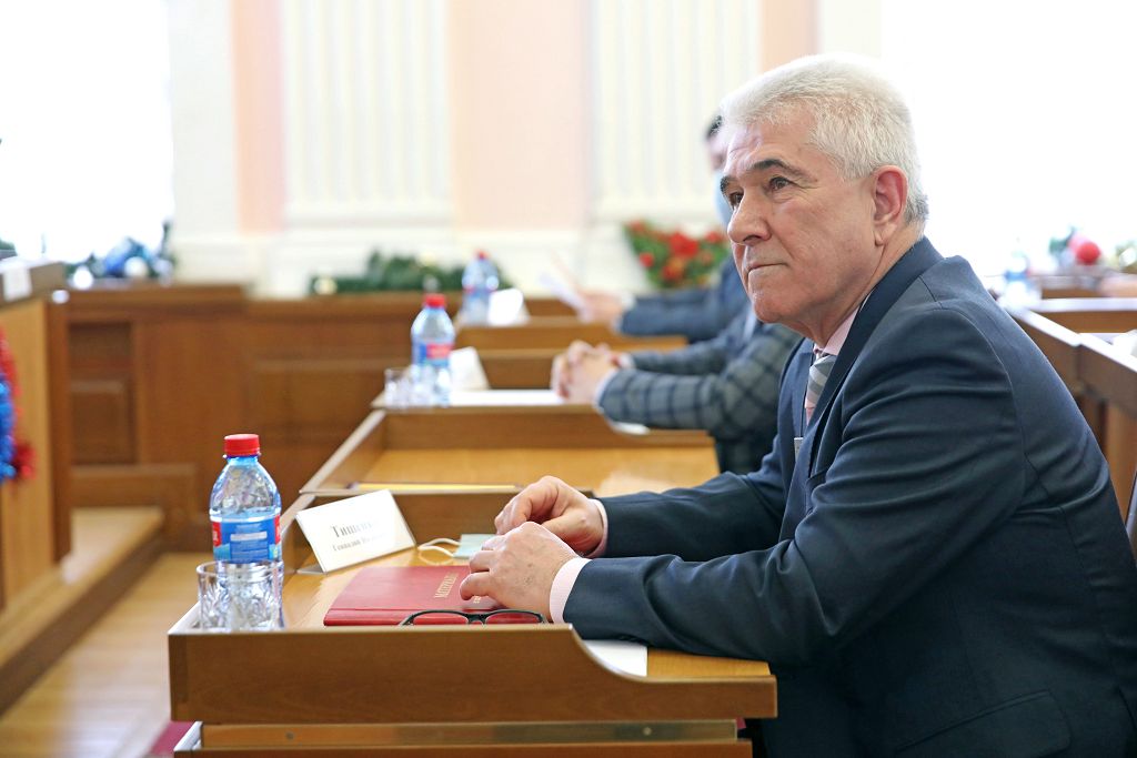 Николай Великдань предложил муниципальным депутатам чаще выступать с законодательными инициативами