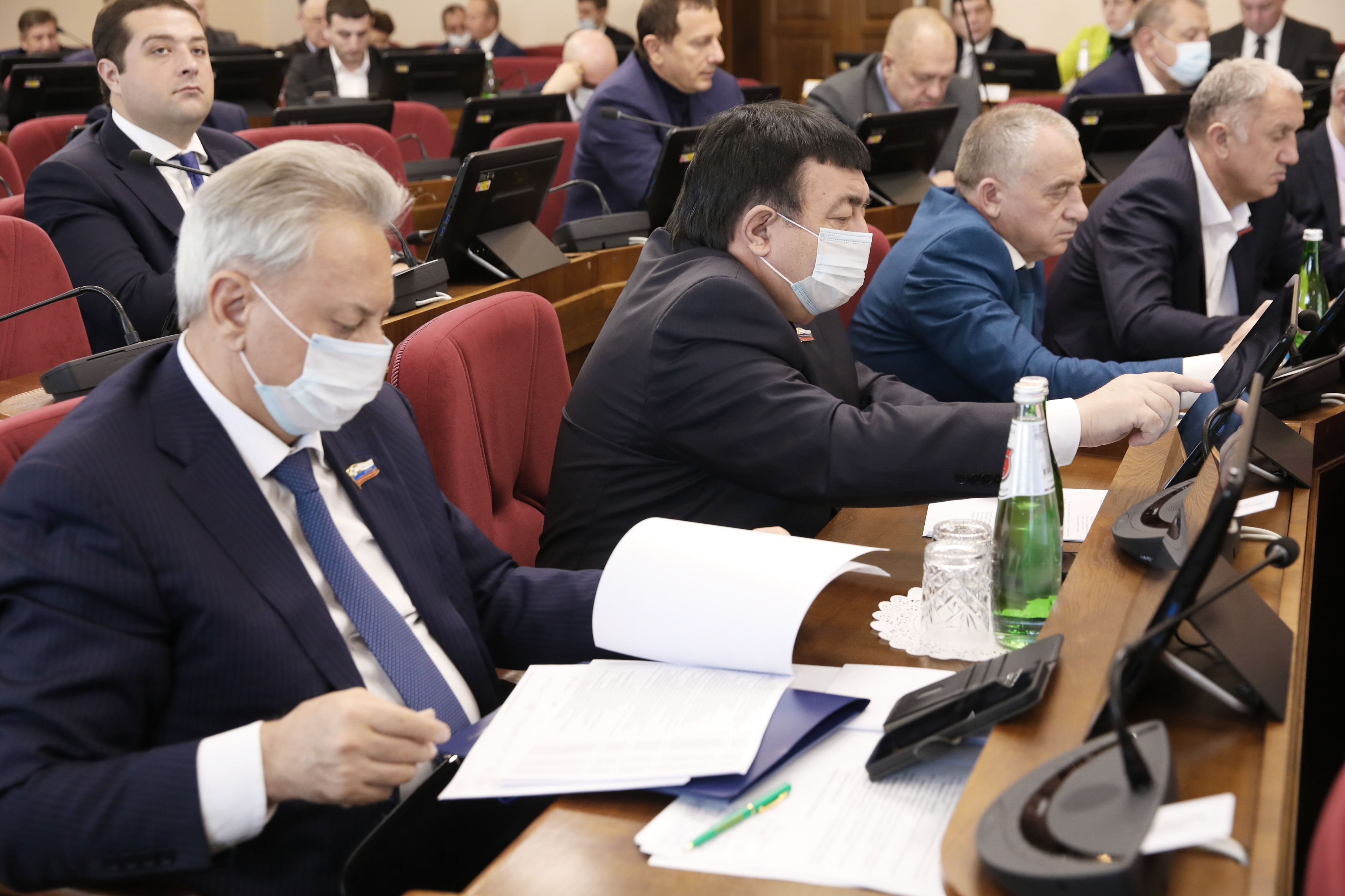 Дума Ставропольского края провела первое в 2022 году заседание