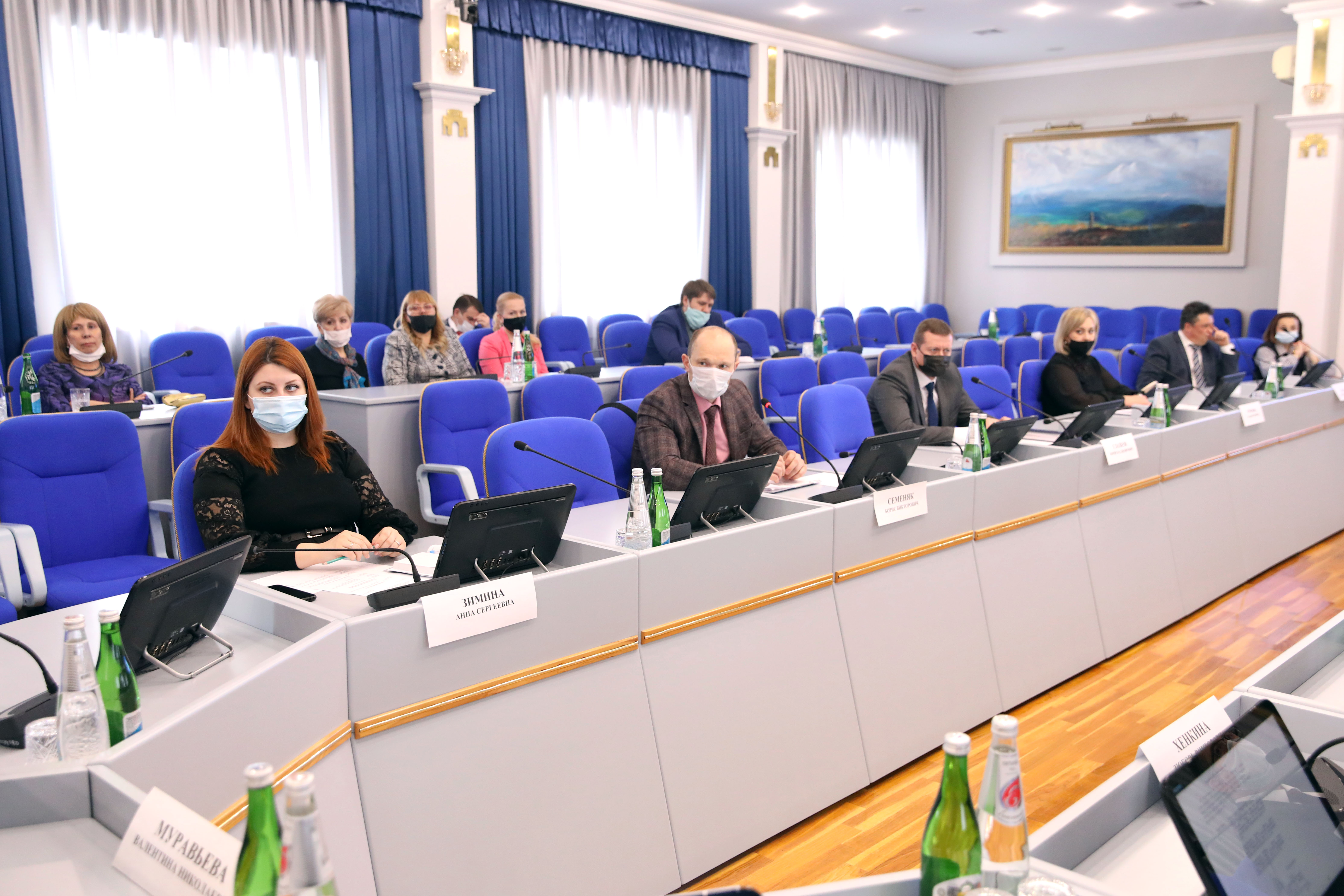Депутаты обсудили изменения в краевой закон о переносе выходного дня, совпавшего с Радоницей