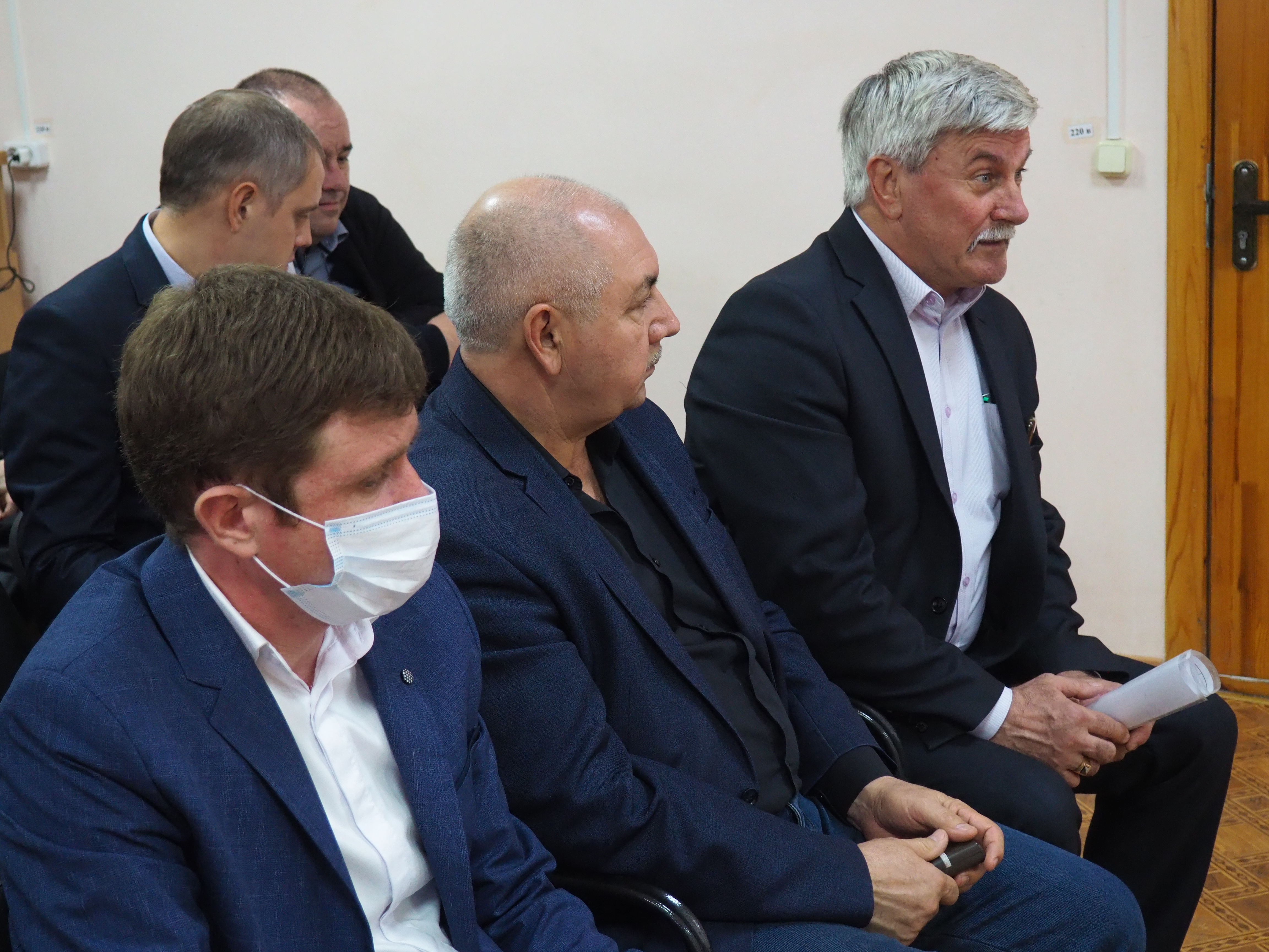 Николай Великдань провёл личный приём граждан в Труновском муниципальном округе