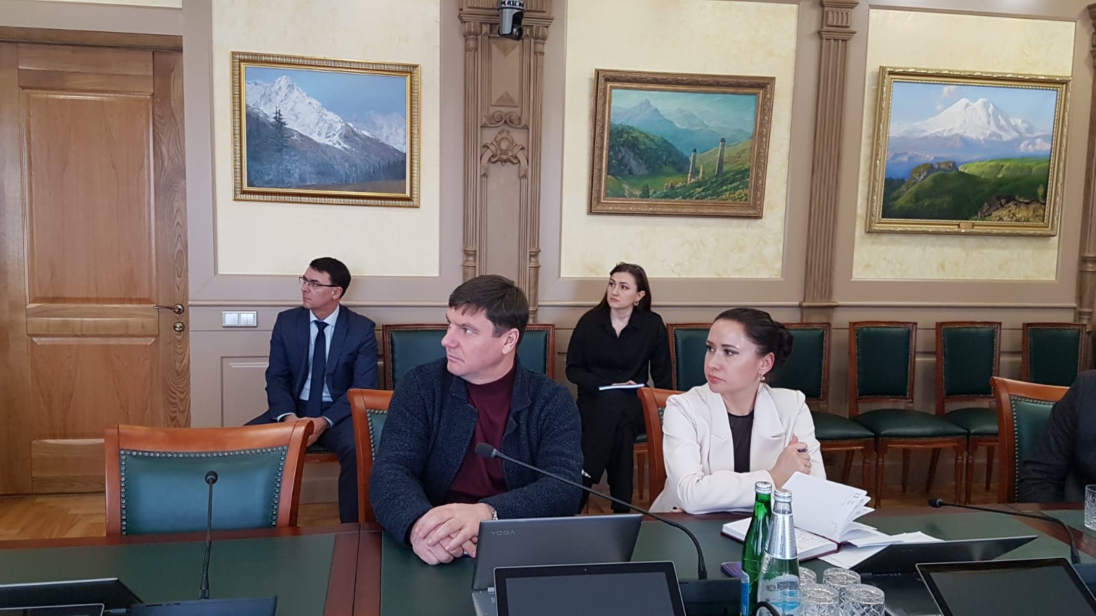 На парламентских слушаниях обсудили развитие топливно-энергетического комплекса страны