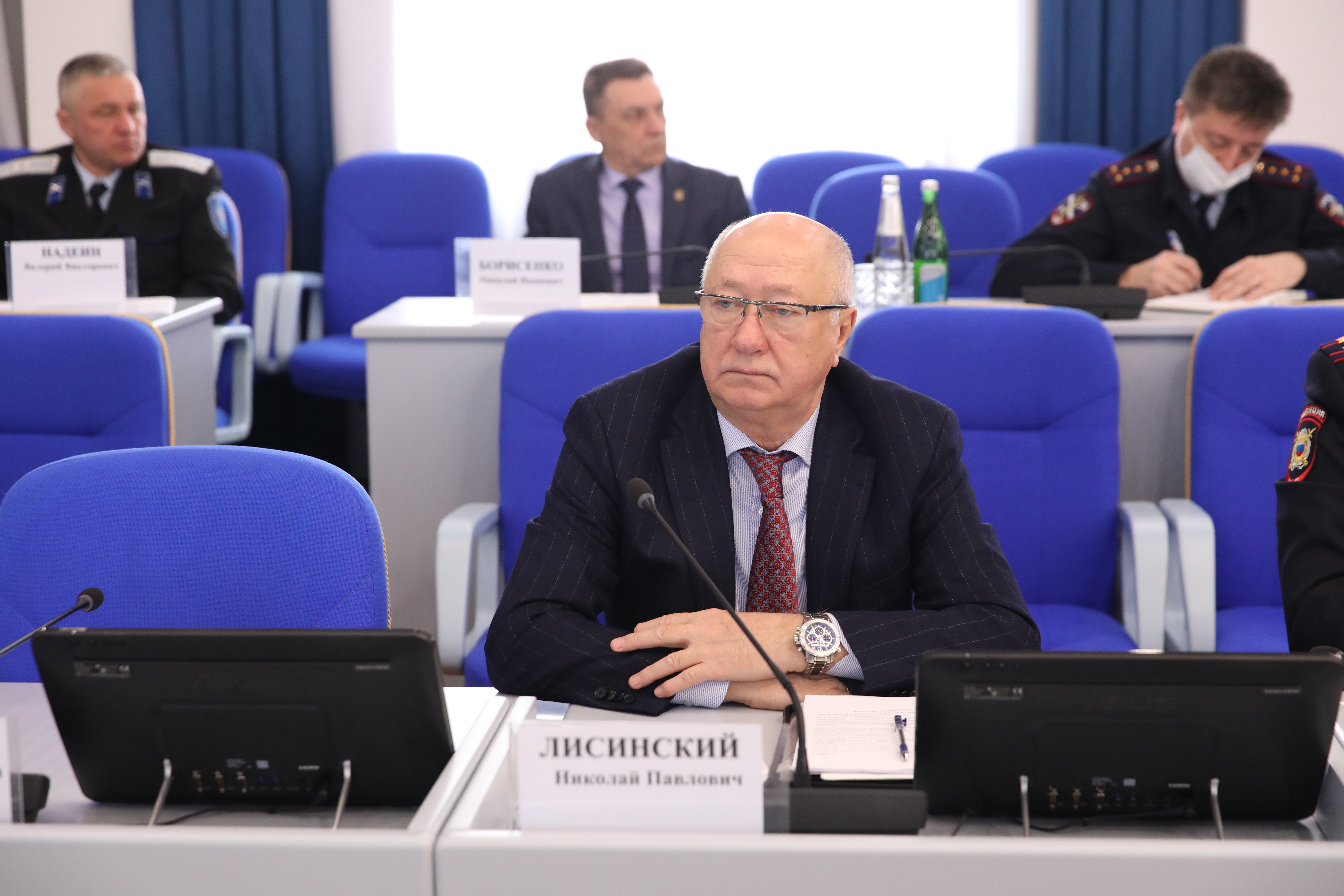 Депутаты заслушали отчёт краевой полиции о работе в 2021 году
