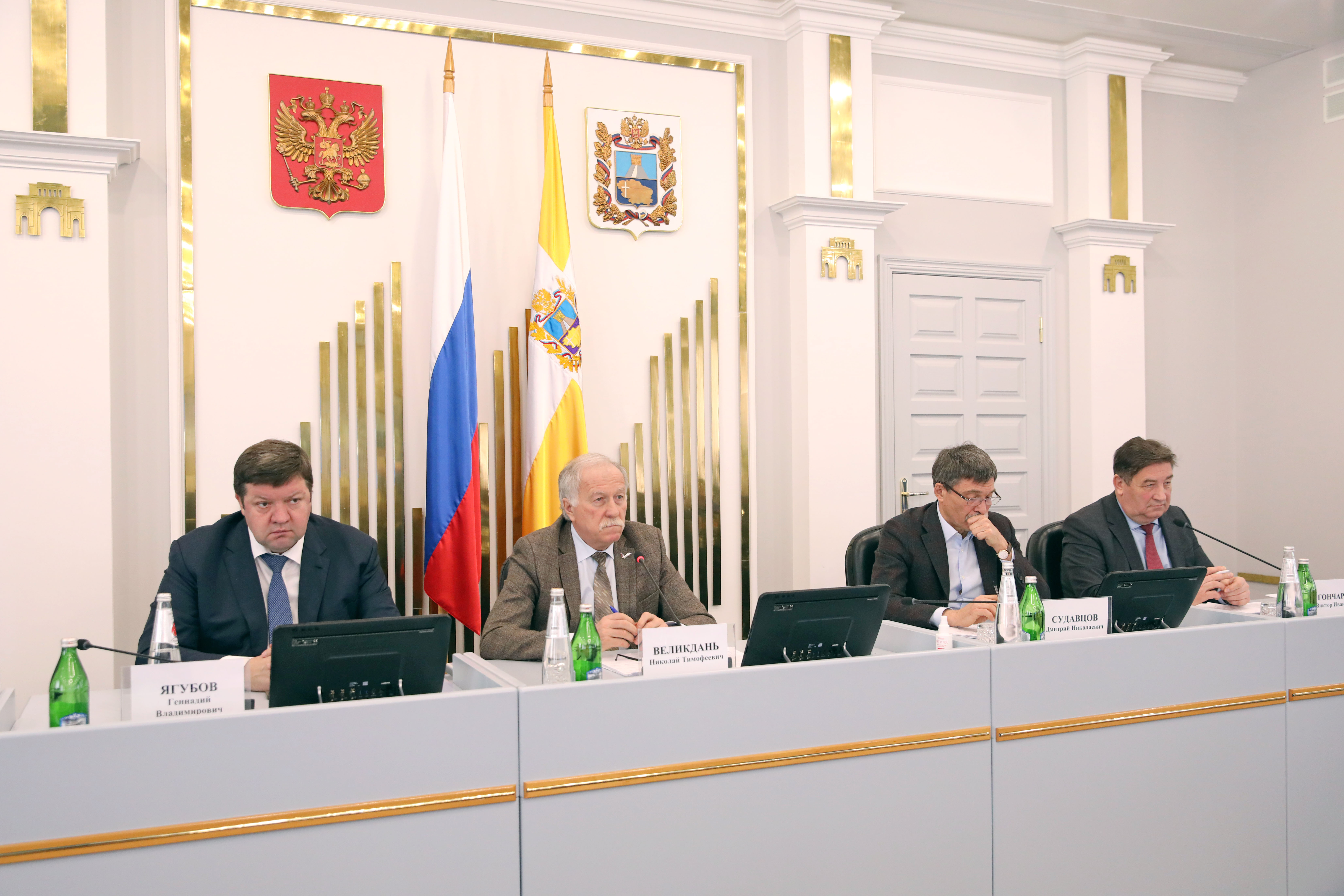 Николай Великдань поручил проводить постоянный мониторинг цен на продукты питания и товары первой необходимости