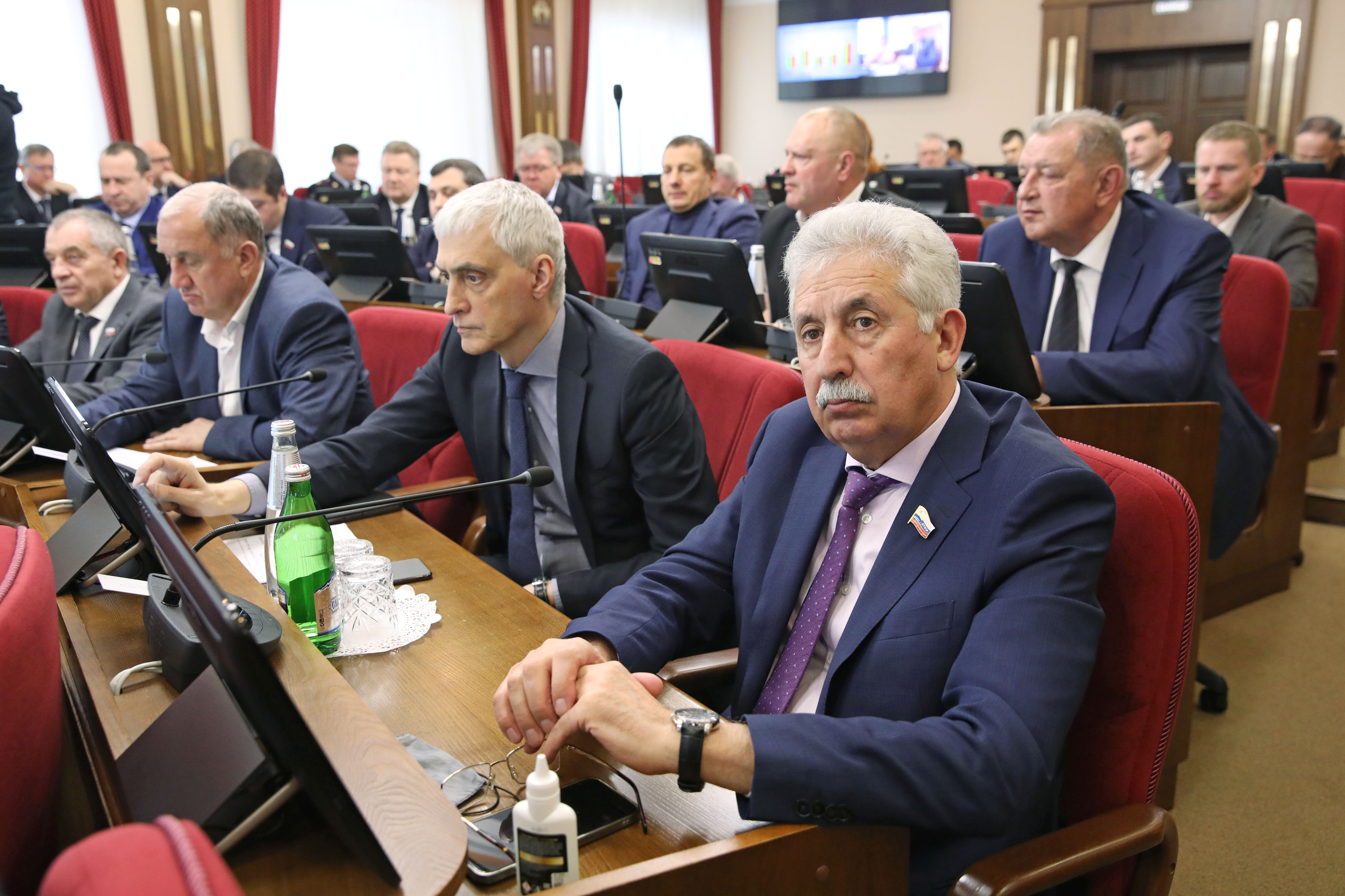 Федеральная законодательная инициатива и новая редакция Устава: основные решения мартовского заседания краевой Думы