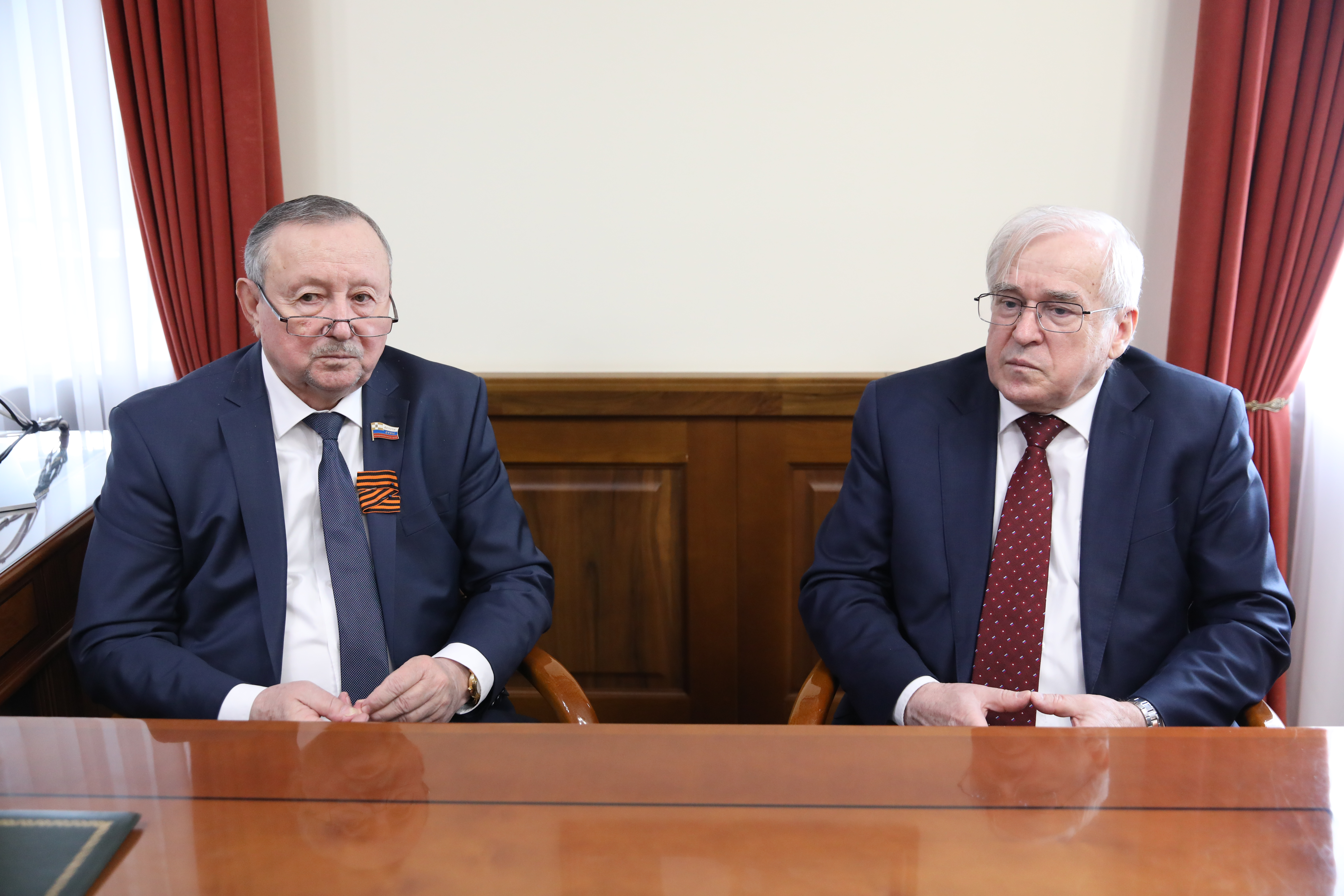 Председатель Думы края Николай Великдань провёл встречу с главным колопроктологом Министерства здравоохранения РФ