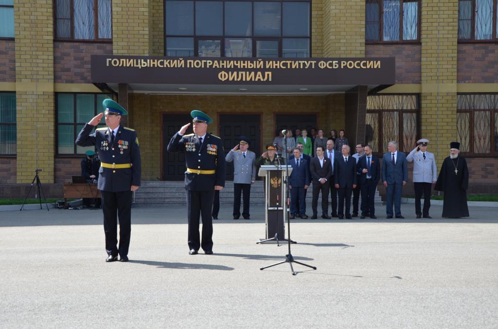 Сергей Шевелёв поздравил будущих пограничников с окончанием учёбы