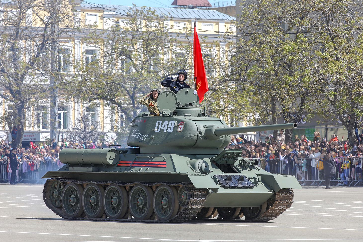 Председатель краевой Думы прошёл в колонне Бессмертного полка с портретом Героя Советского Союза Владимира Ткачёва