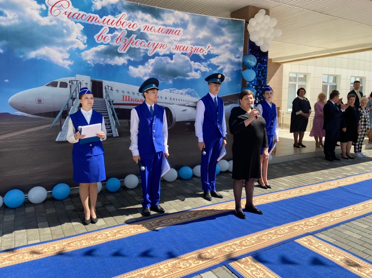 Депутаты краевой Думы поздравили выпускников с окончанием школы