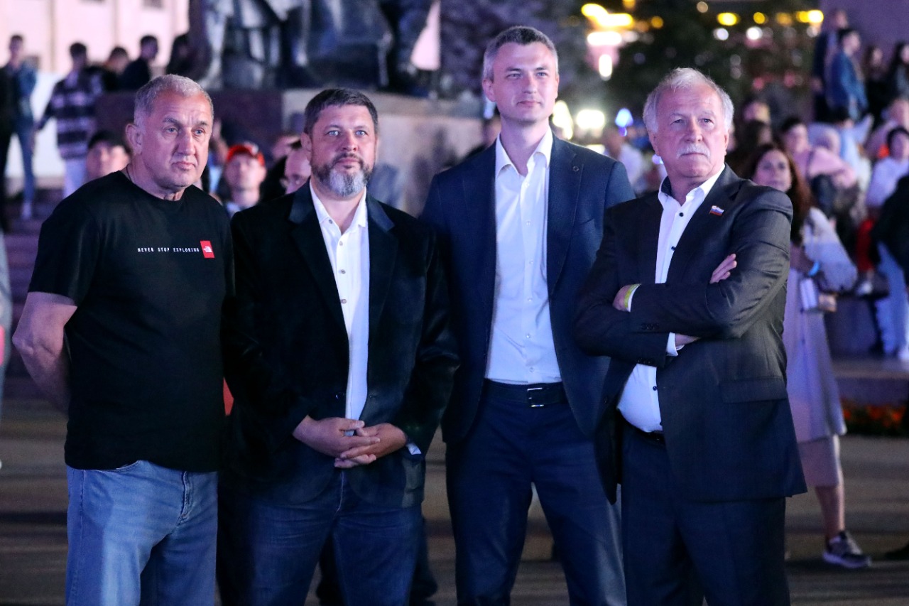 Николай Великдань поздравил выпускников Ставрополья