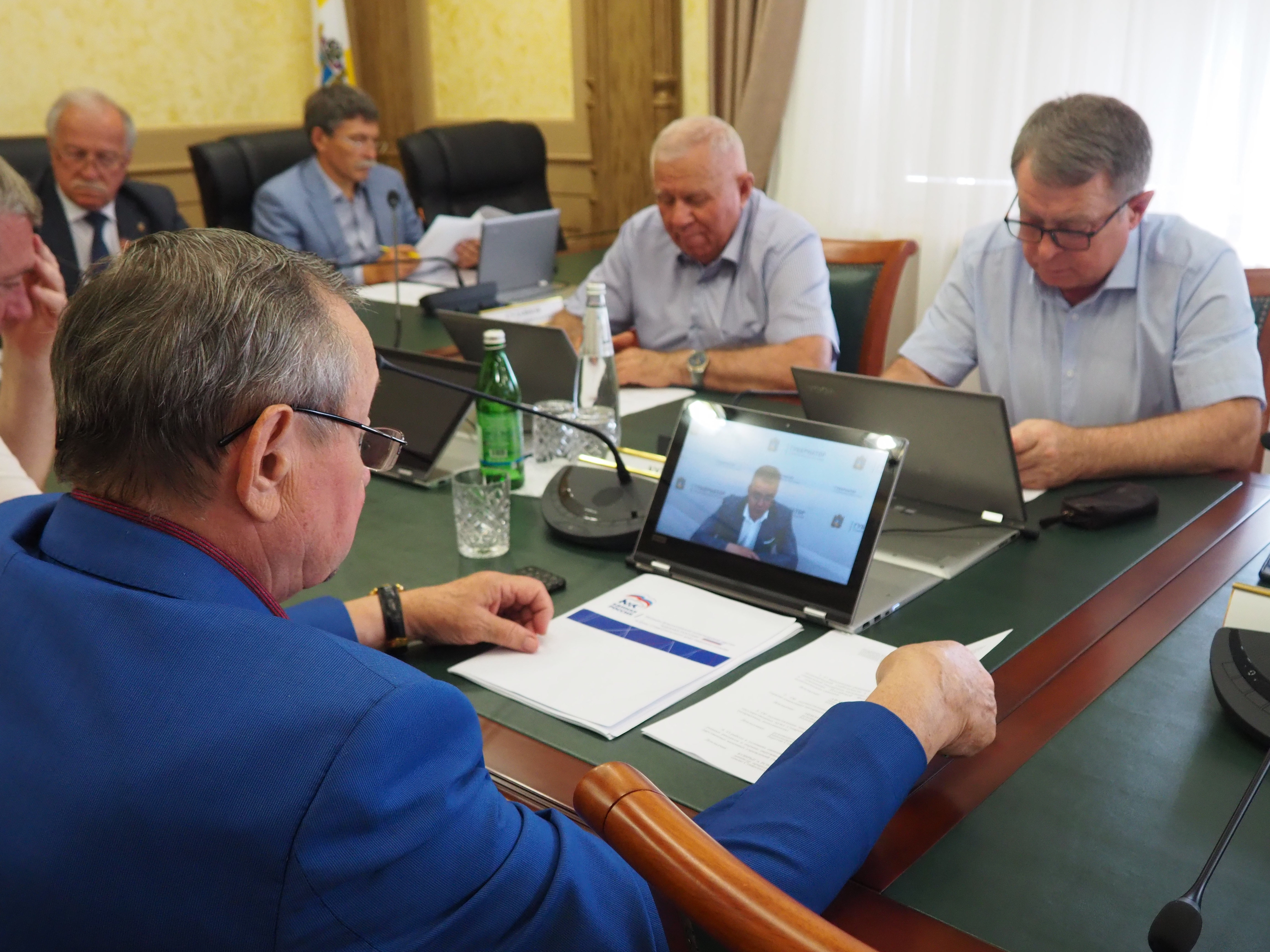 Краевые законодатели держат на контроле ситуацию в экономике Ставрополья
