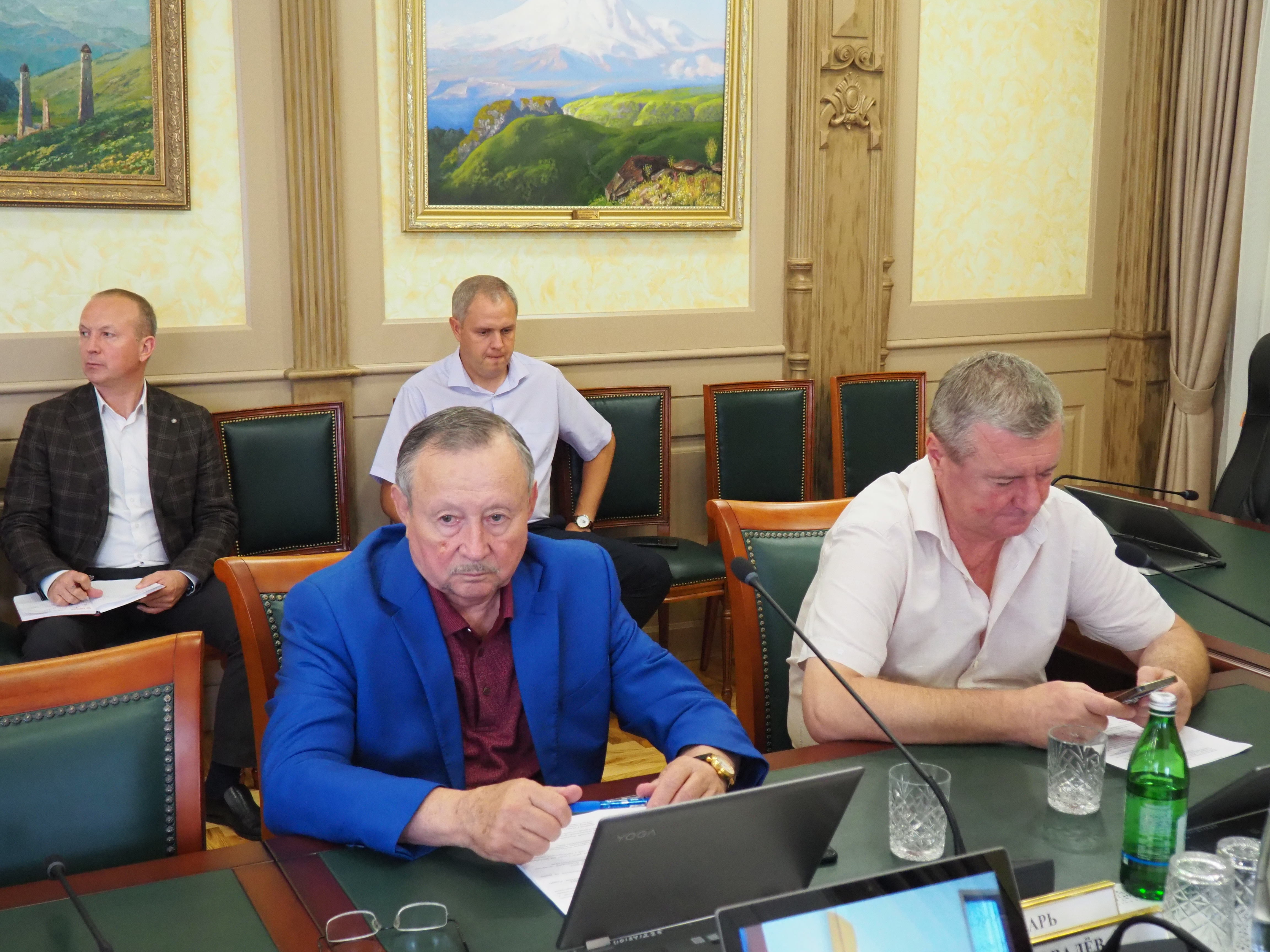 Краевые законодатели держат на контроле ситуацию в экономике Ставрополья