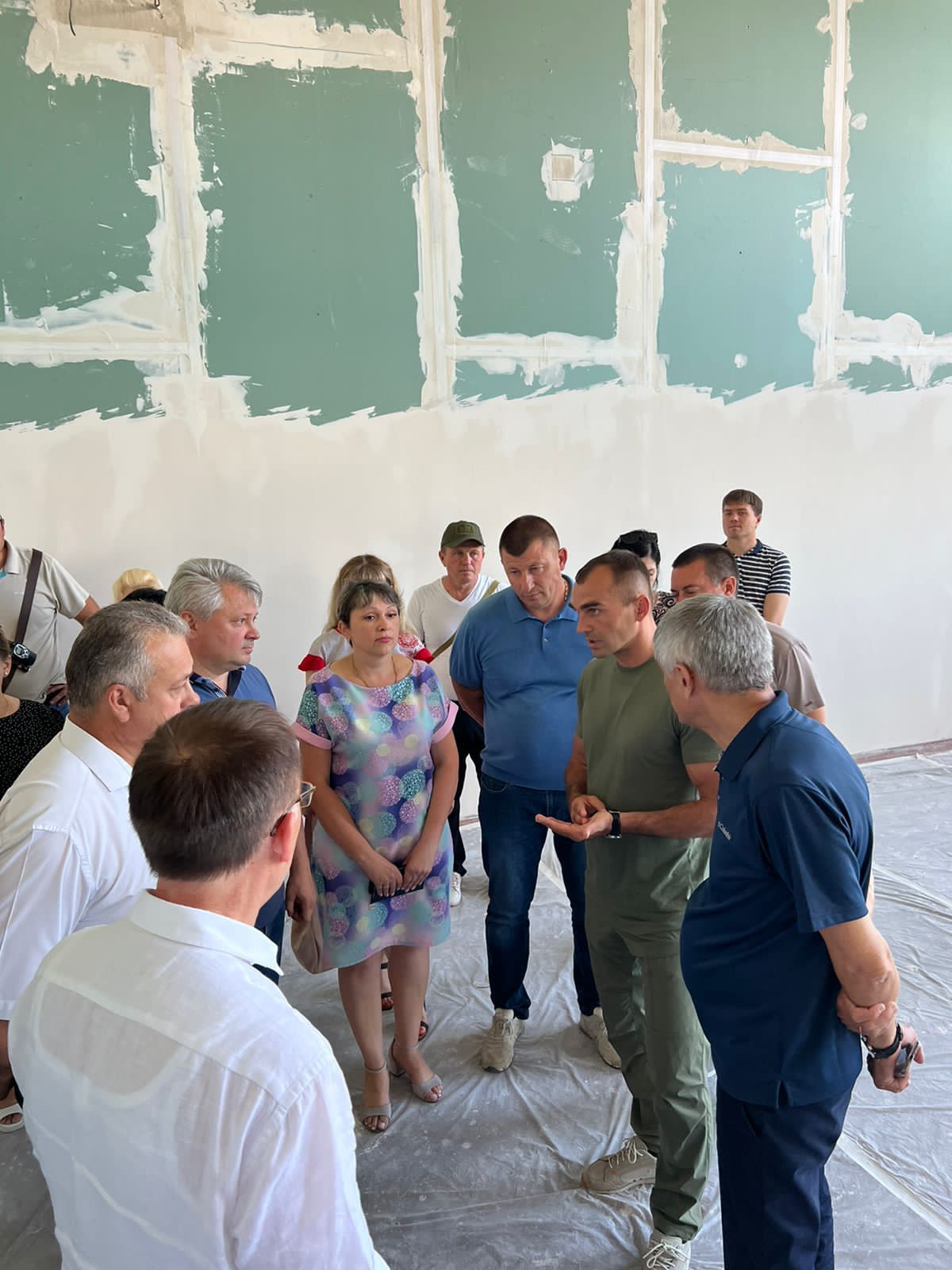 Краевой депутат посетил школу города Антрацит