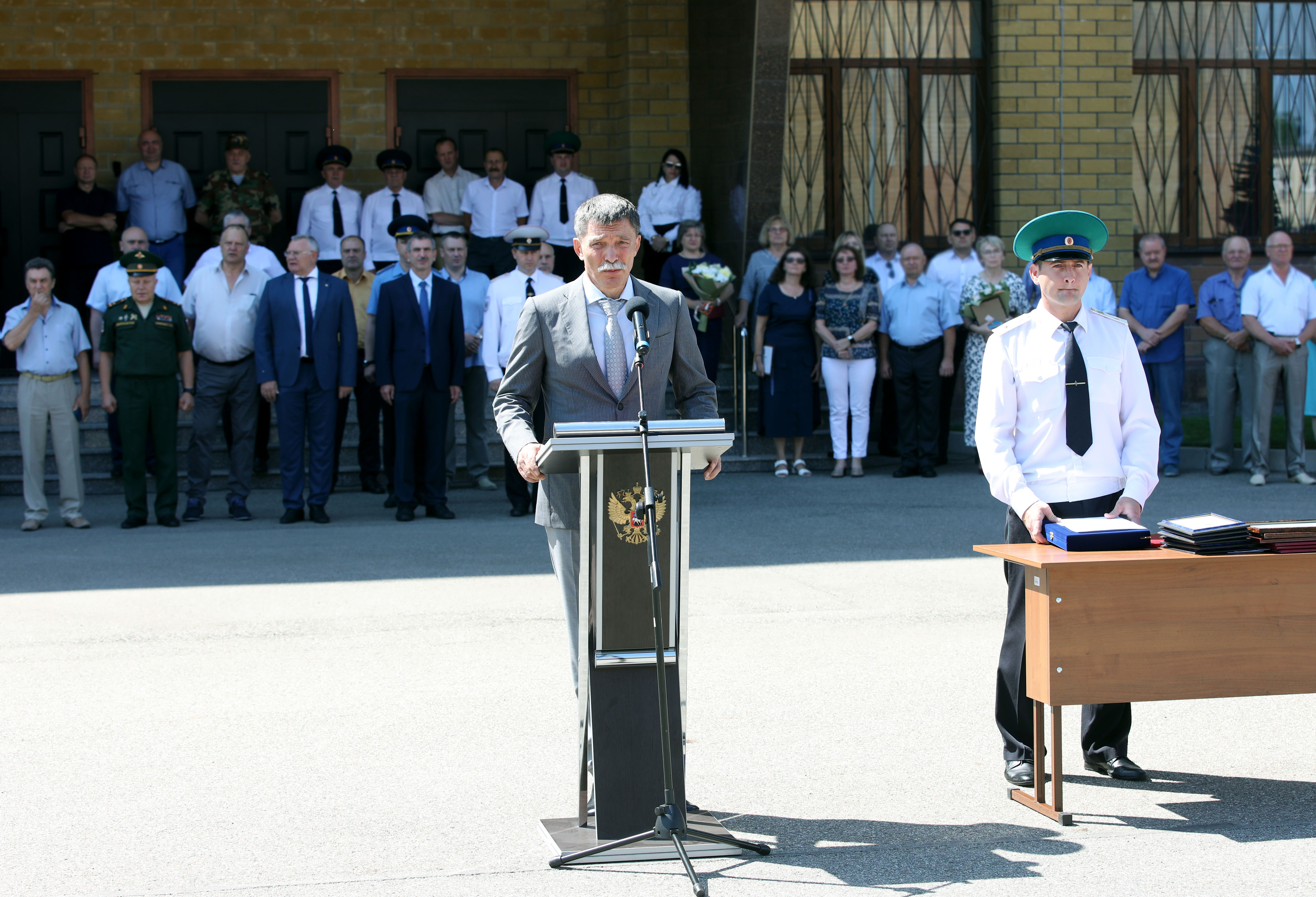 Депутаты поздравили будущих пограничников и их преподавателей с 15-летием со дня образования вуза