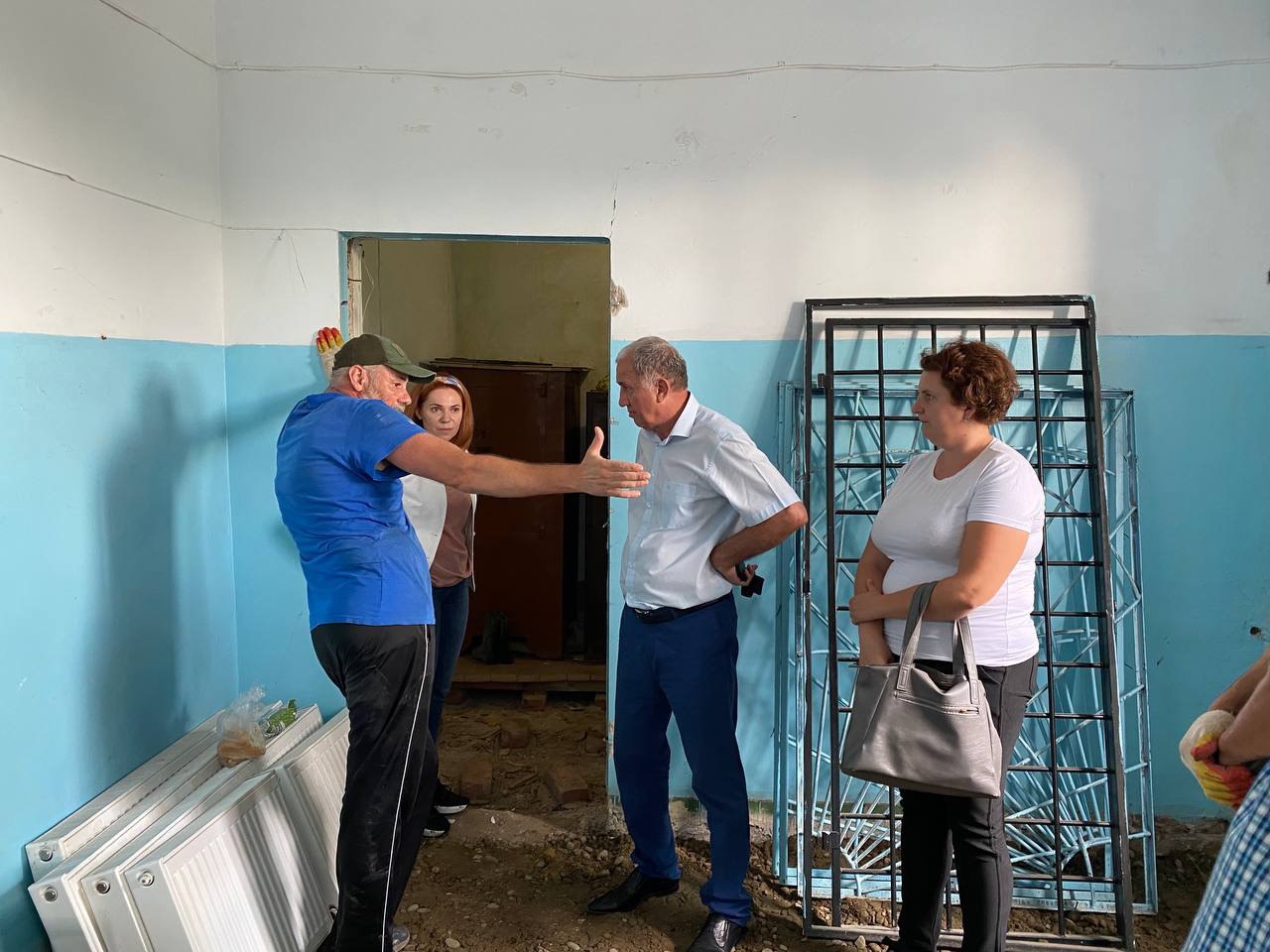 Депутаты краевой Думы осмотрели школы Туркменского округа