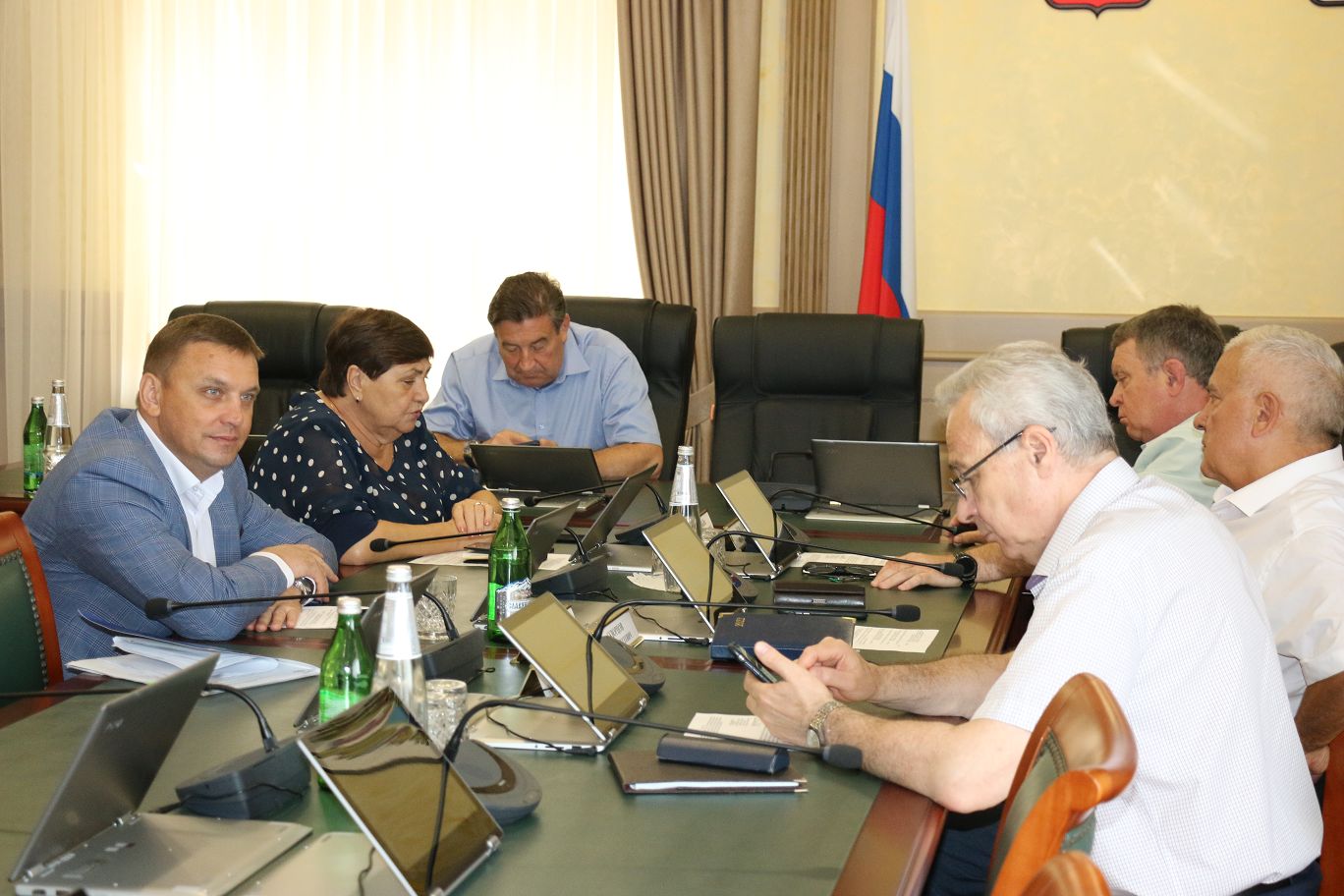 Краевые законодатели продолжают держать на контроле ситуацию в экономике