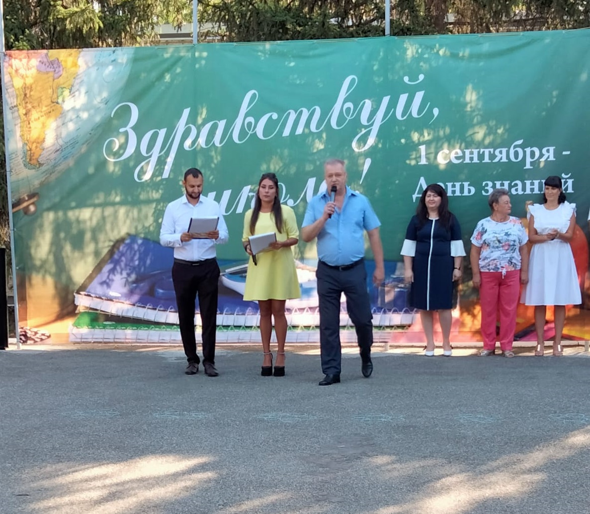 Краевые депутаты посетили первого сентября школы Ставрополья