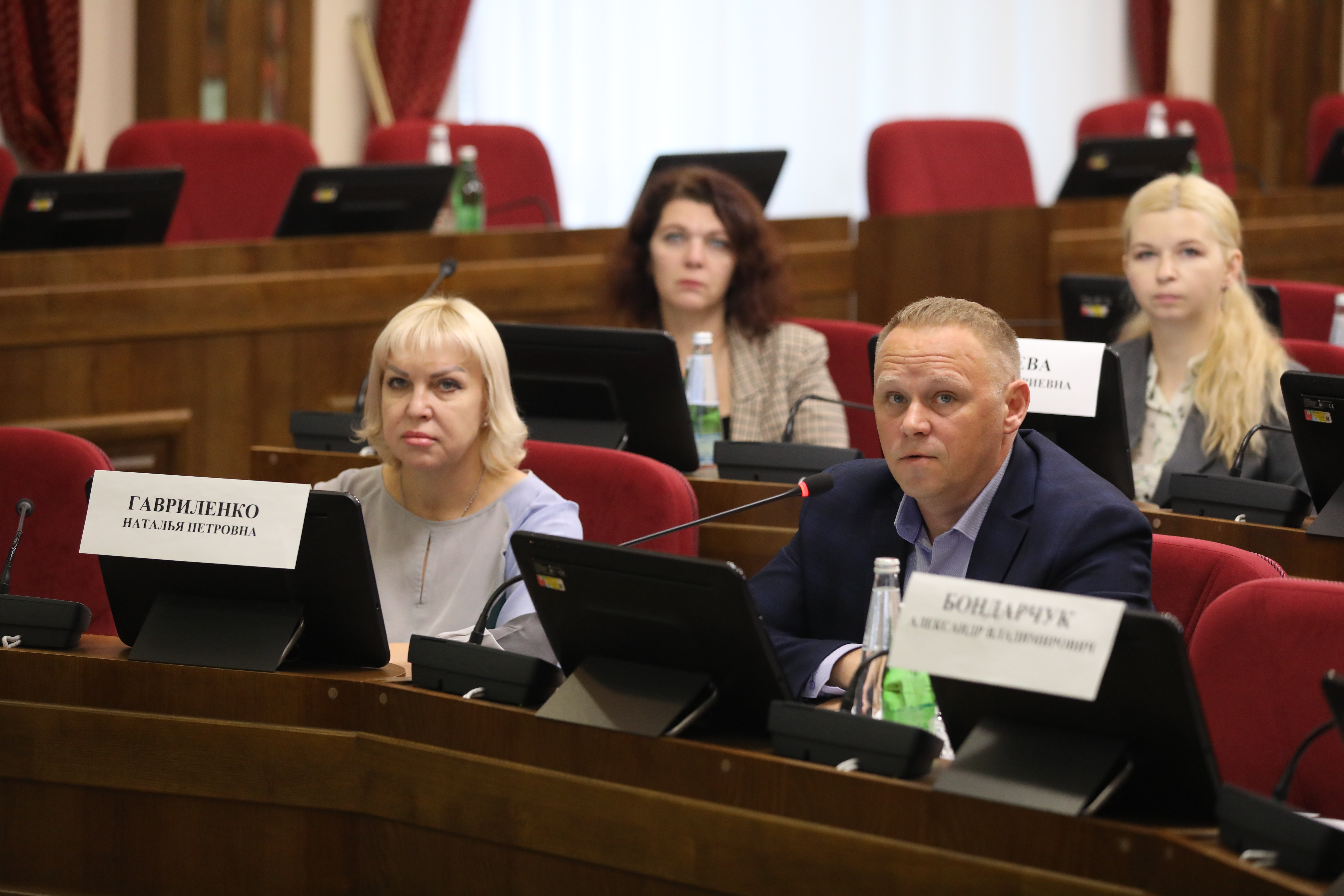 Депутаты краевой Думы высоко оценили работу учреждений соцобслуживания по укреплению здоровья старшего поколения