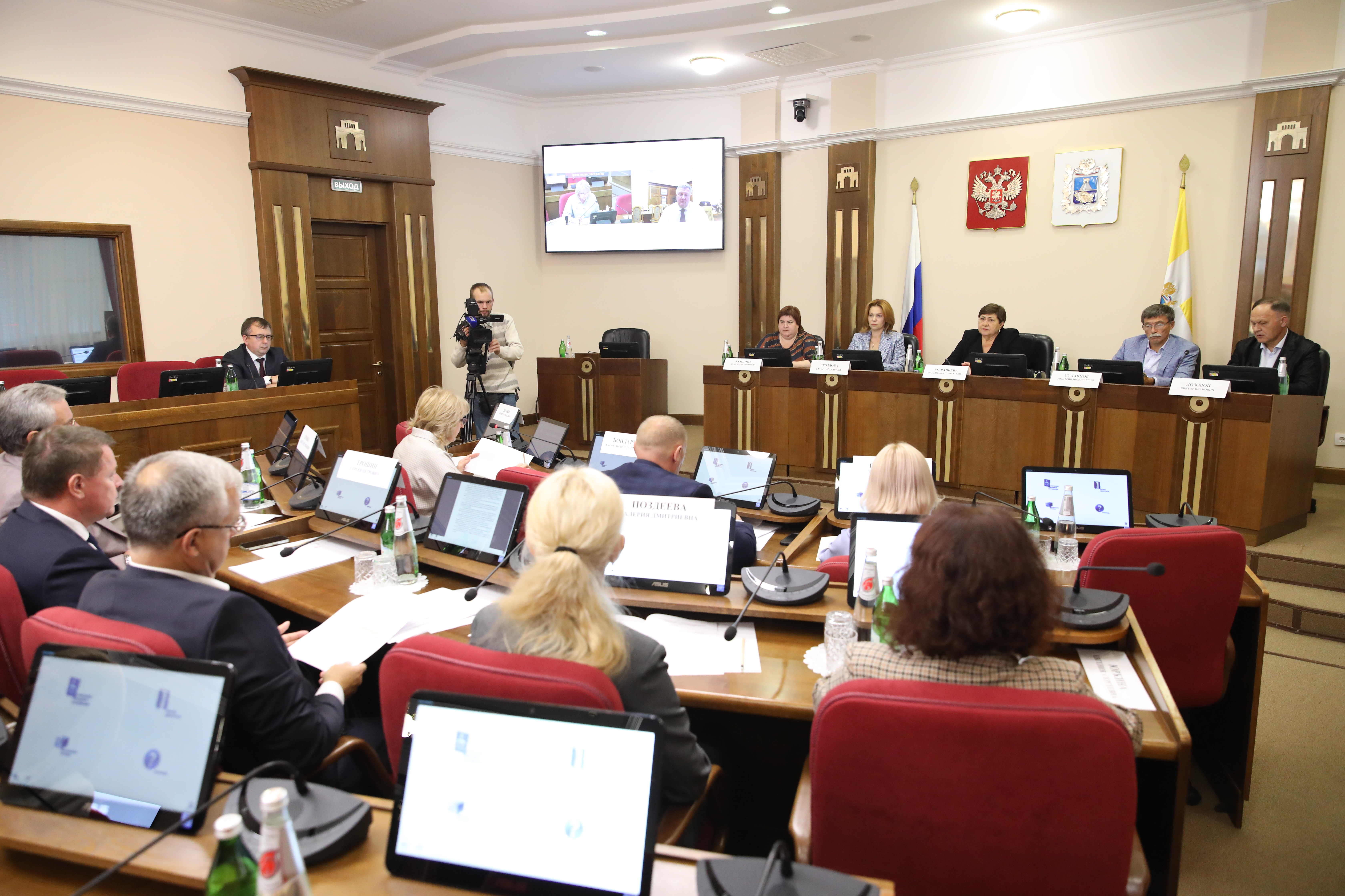 Депутаты краевой Думы высоко оценили работу учреждений соцобслуживания по укреплению здоровья старшего поколения