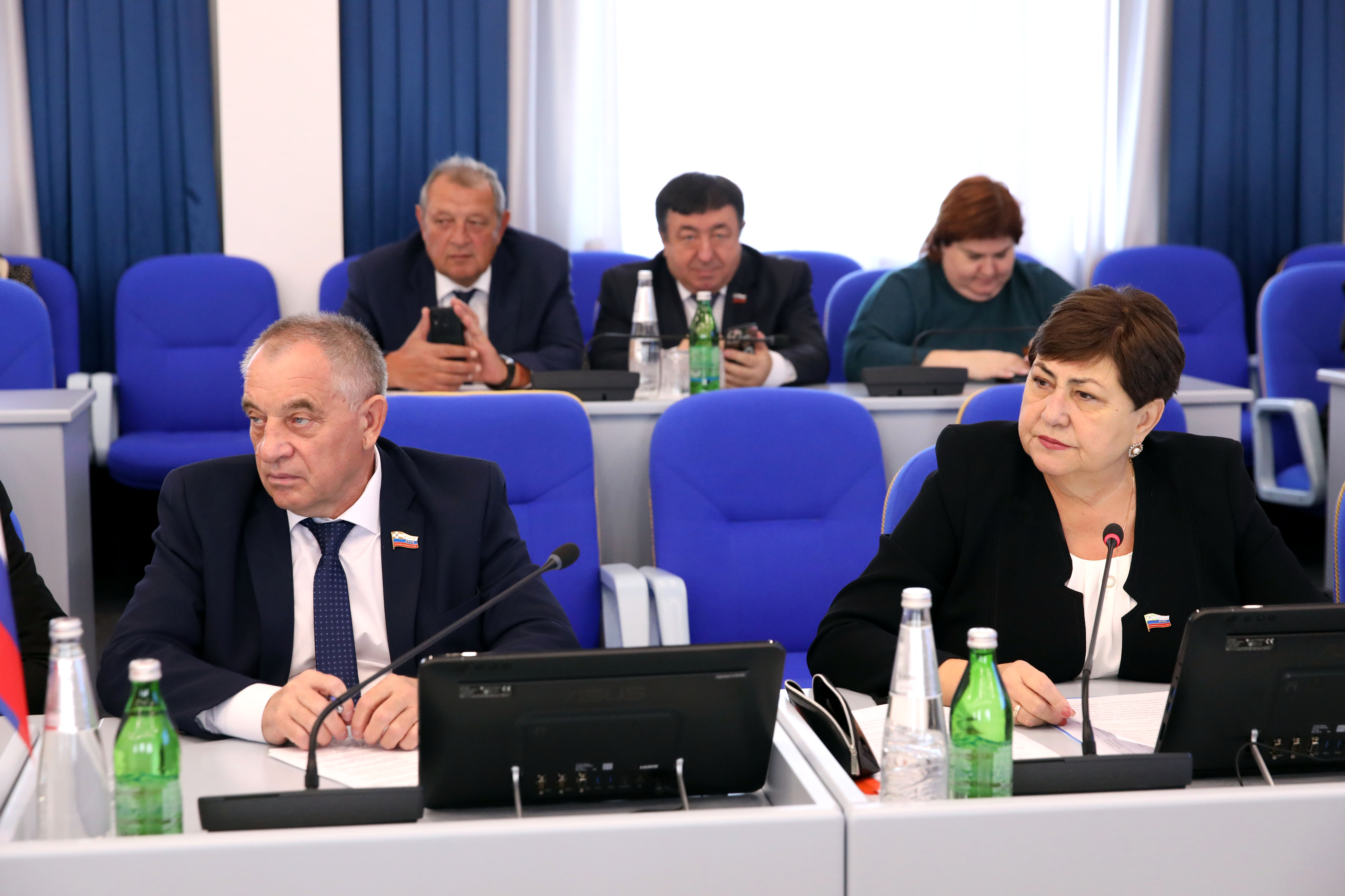 На собрании фракции «Единой России» в Думе края принято решение проверить магазины, торгующие военной экипировкой
