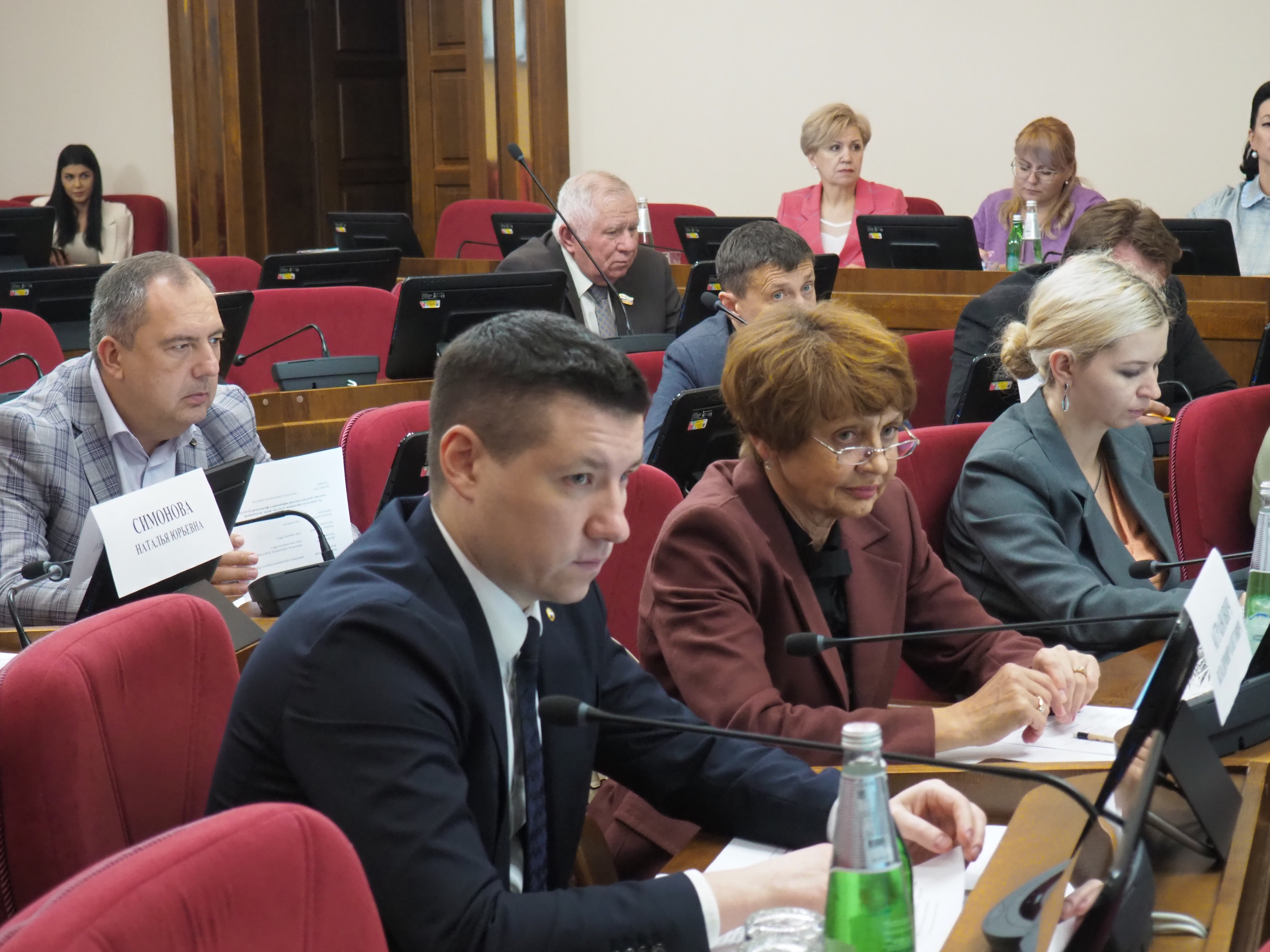 В краевой Думе предлагают изменить налоговую нагрузку на иностранных работников