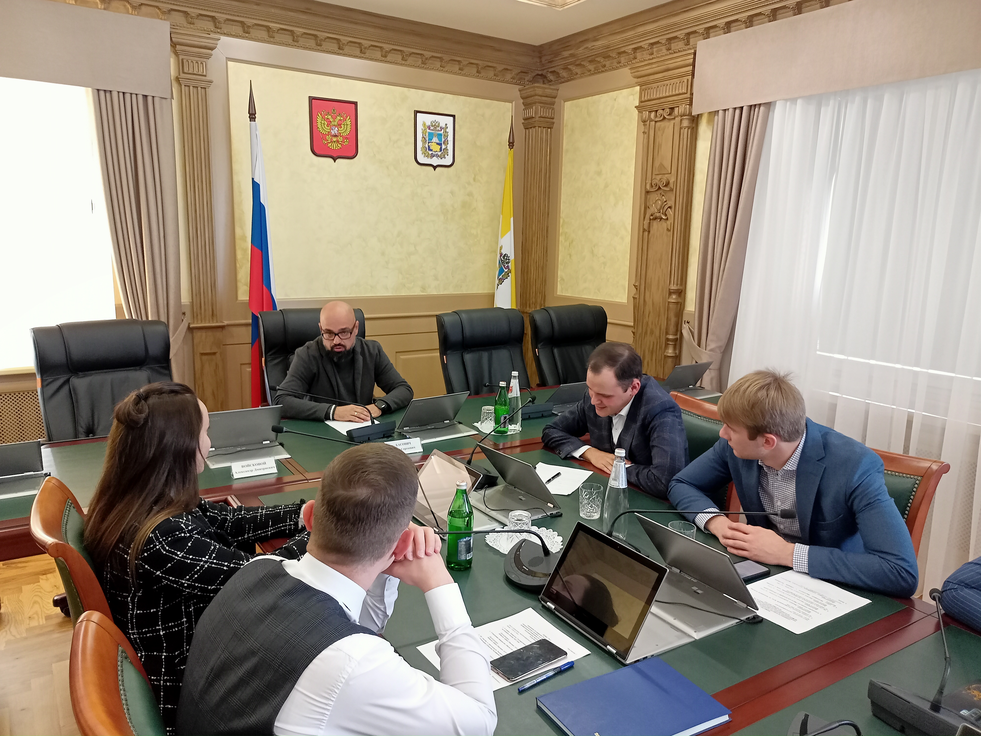 В краевой Думе обсудили реализацию молодежной политики