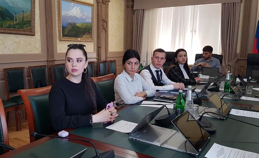 В краевой Думе обсудили реализацию молодежной политики