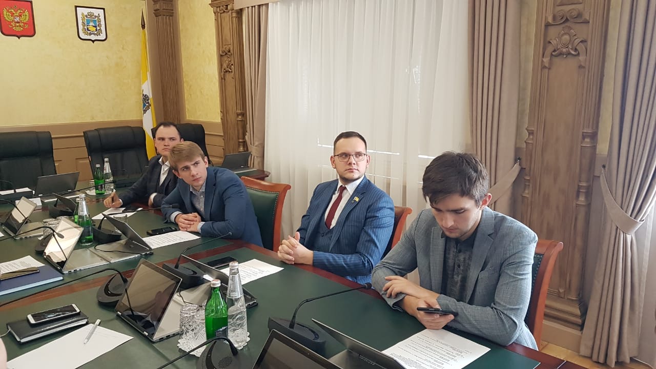 В краевой Думе обсудили реализацию молодежной политики