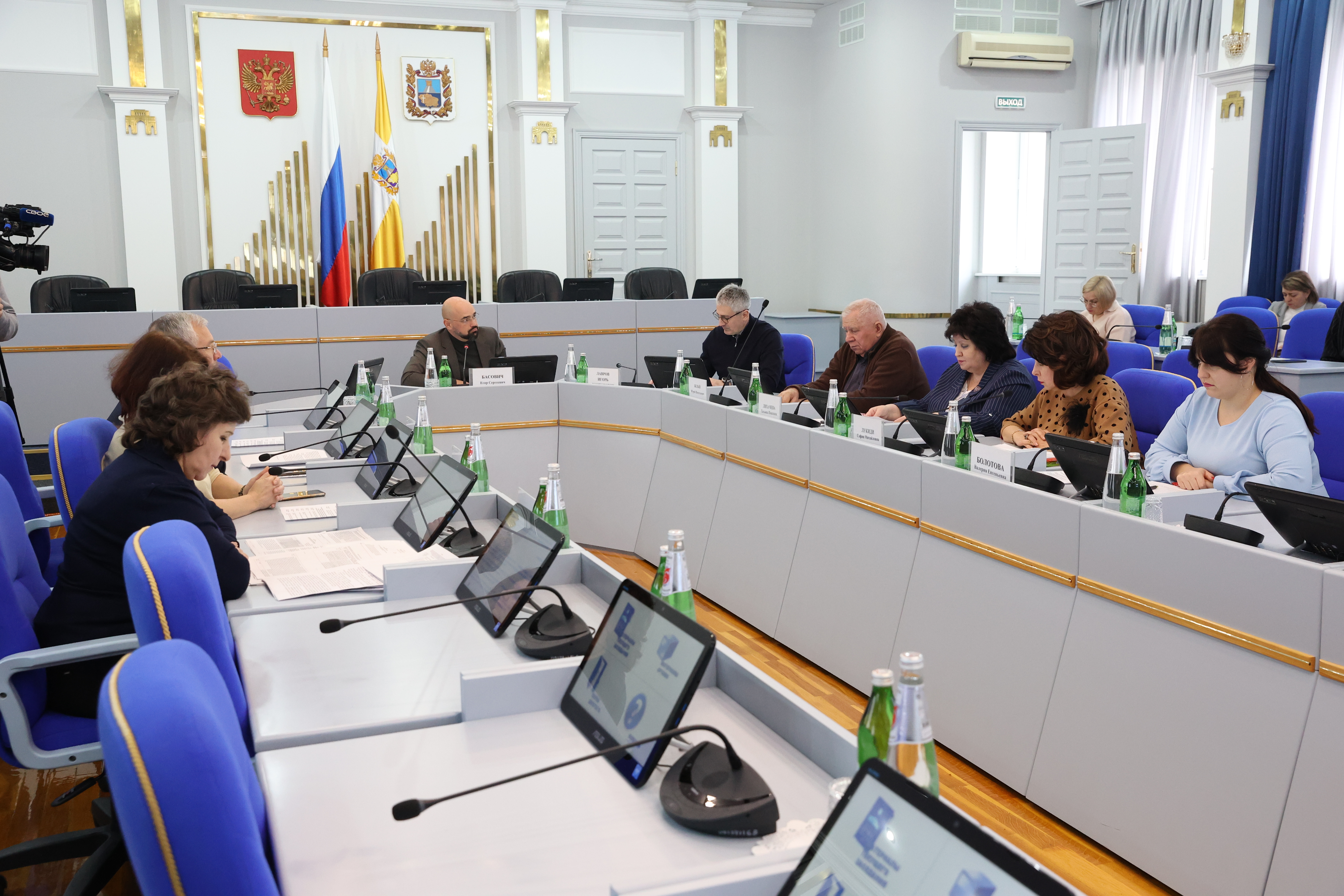 Краевые депутаты планируют расширить меры соцподдержки для детей-сирот