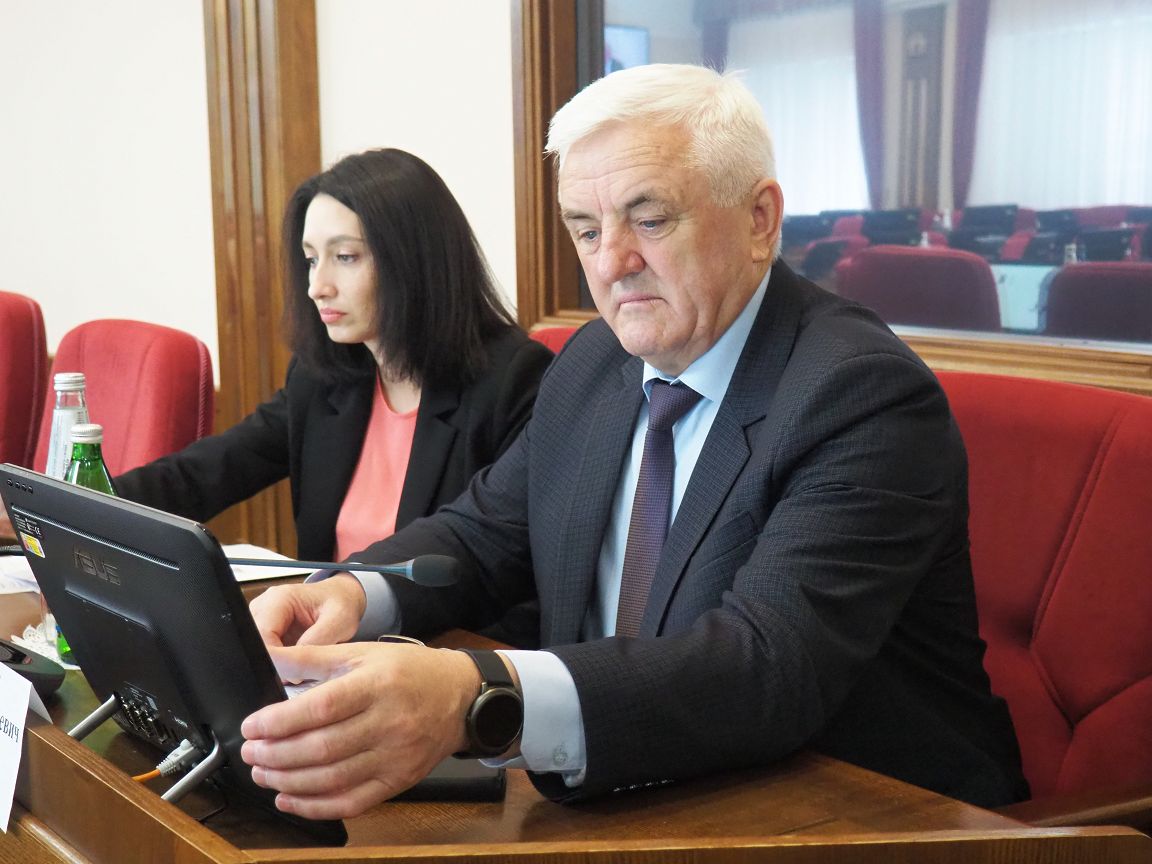 В краевой Думе рассмотрен законопроект, направленный на повышение эффективности муниципальных закупок