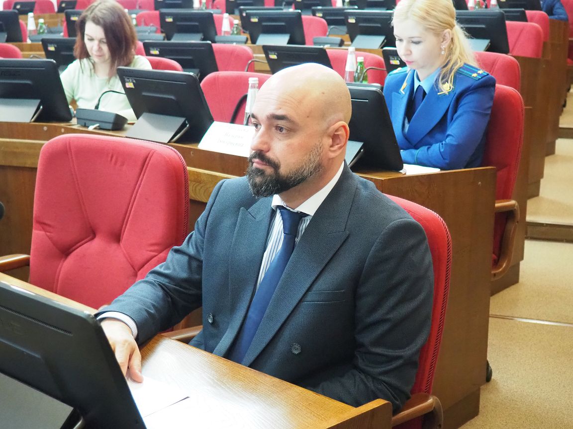 В краевой Думе рассмотрен законопроект, направленный на повышение эффективности муниципальных закупок