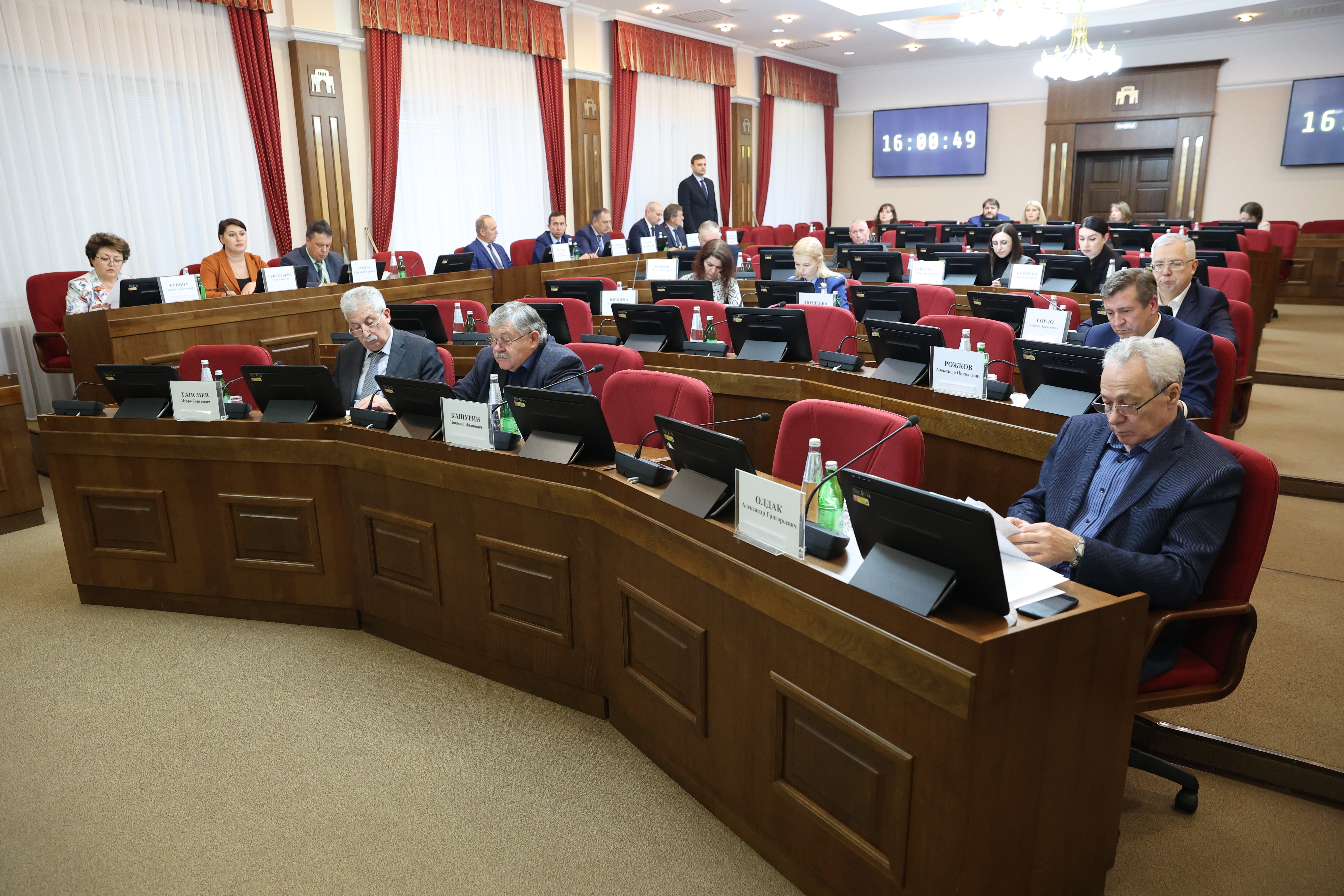 Продолжается работа по совершенствованию регионального законодательства в связи с принятием федерального закона по организации публичной власти