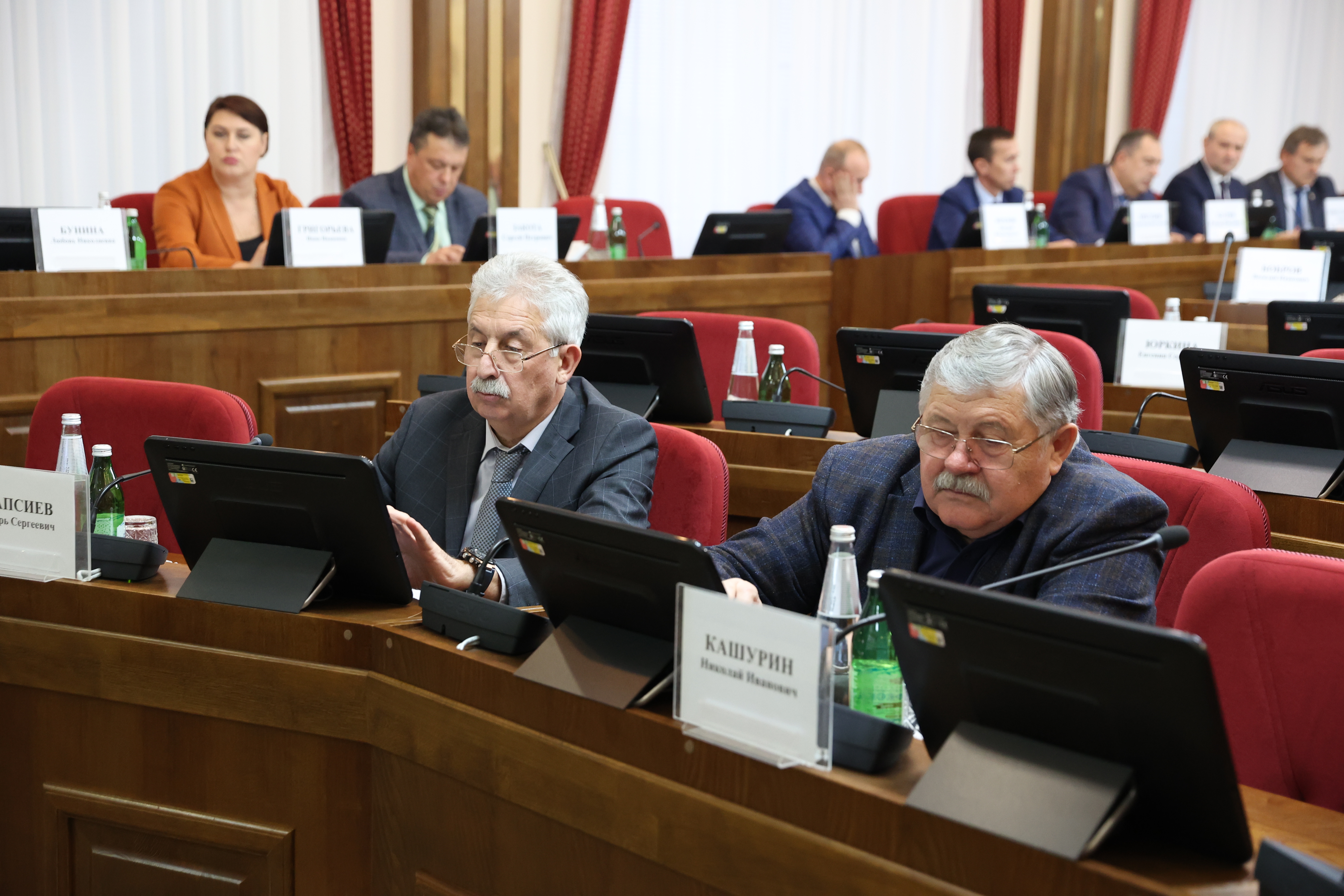Продолжается работа по совершенствованию регионального законодательства в связи с принятием федерального закона по организации публичной власти