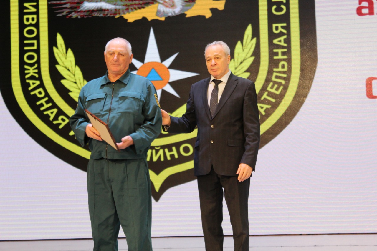 Александр Олдак вручил Почётные грамоты и благодарственные письма Думы Ставропольского края сотрудникам ПАСС СК