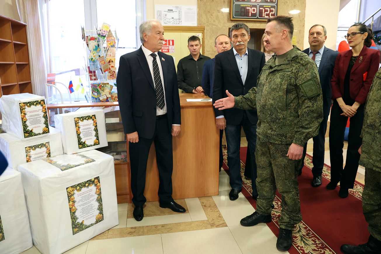 Коллектив Думы Ставропольского края передал новогодние подарки и экипировку военнослужащим 49-й общевойсковой армии