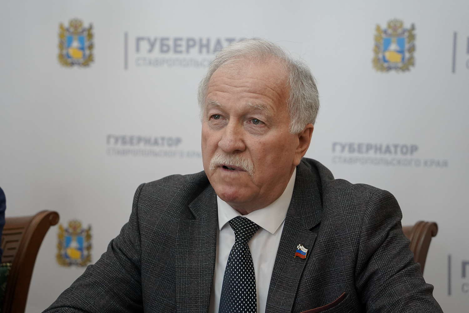 Николай Великдань и Владимир Владимиров поздравили коллег с наступающим Новым годом
