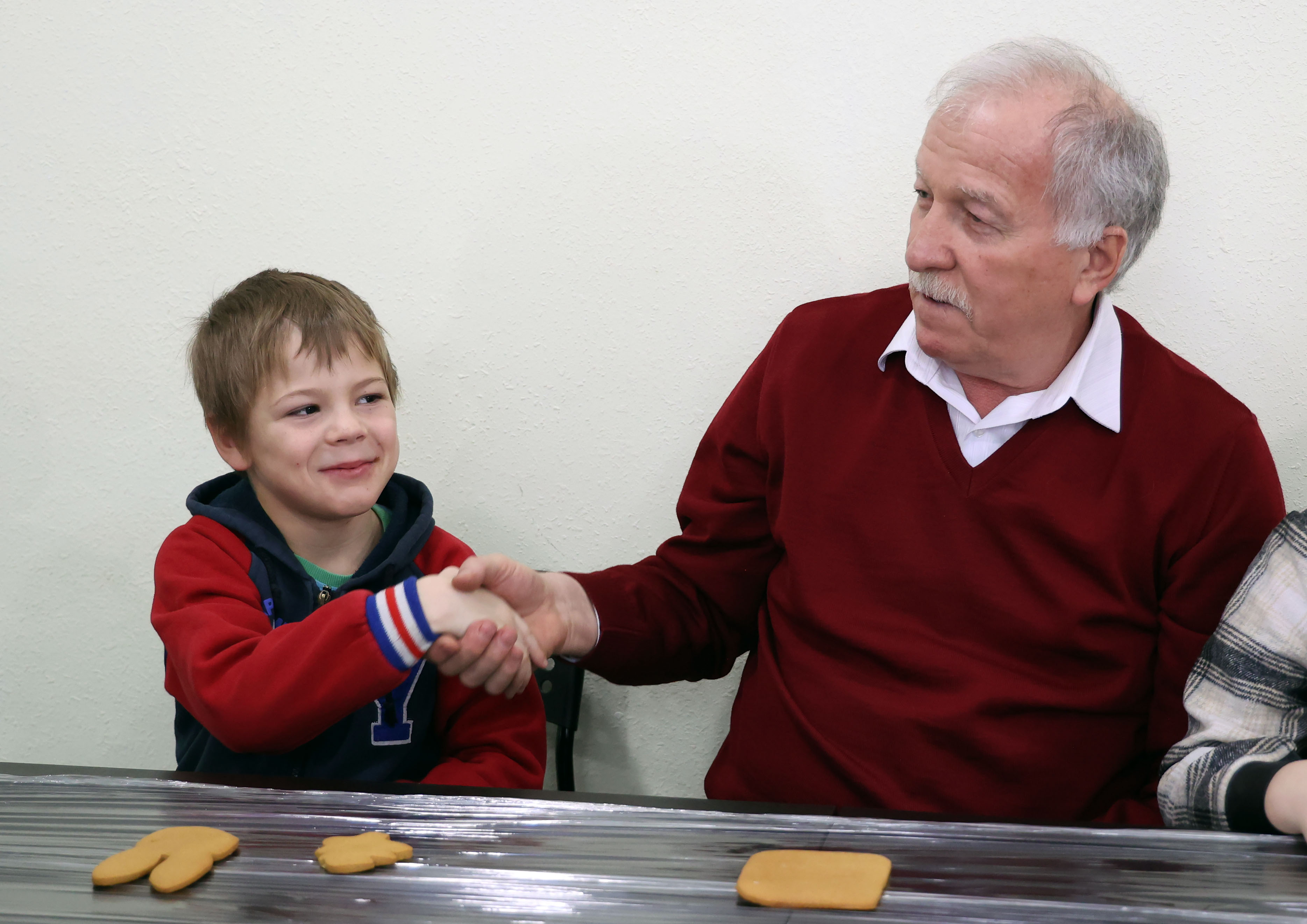 Николай Великдань встретился с беженцами из Херсонской области