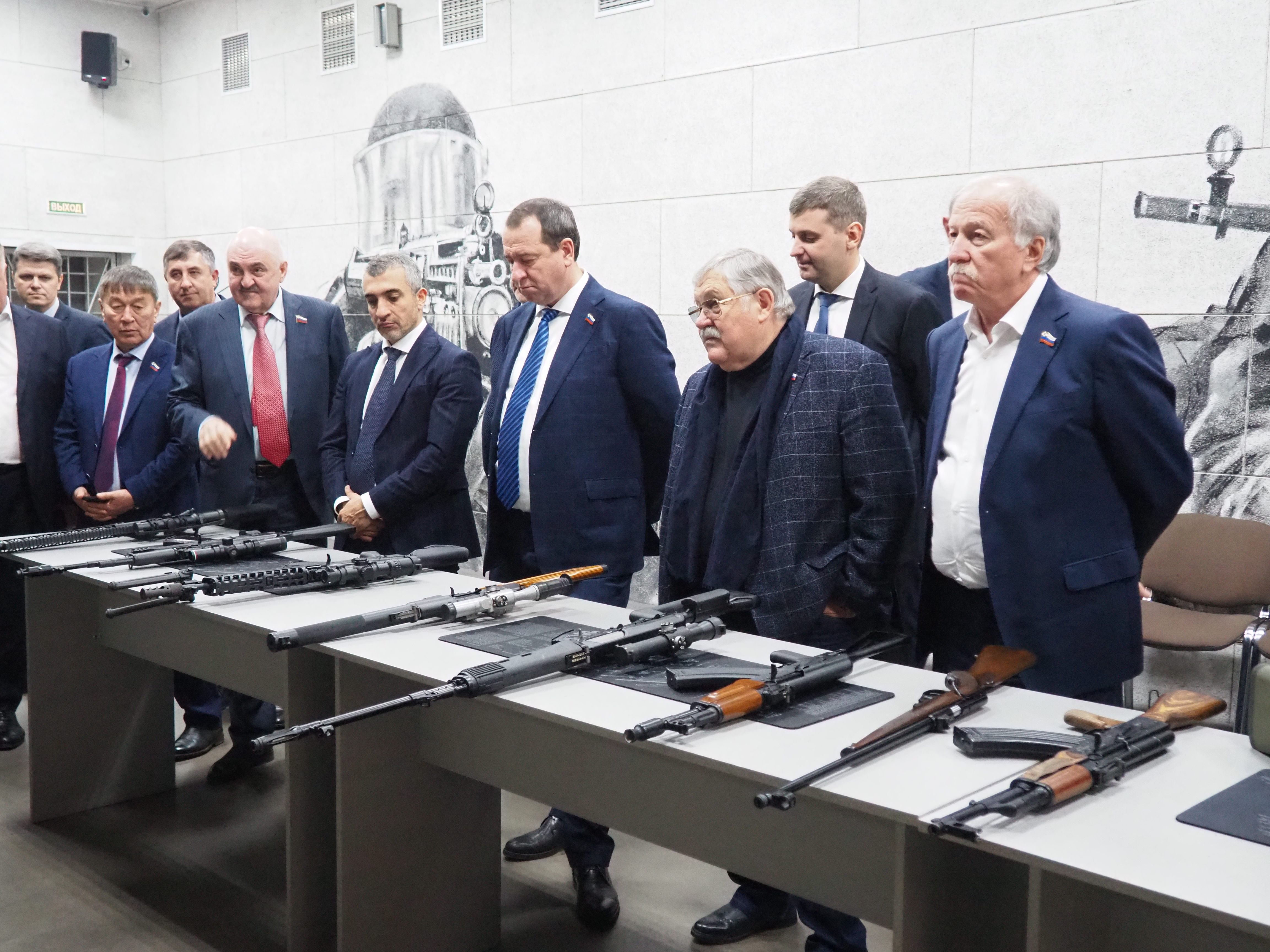 Краевые законодатели посетили центр военно-спортивной подготовки и патриотического воспитания