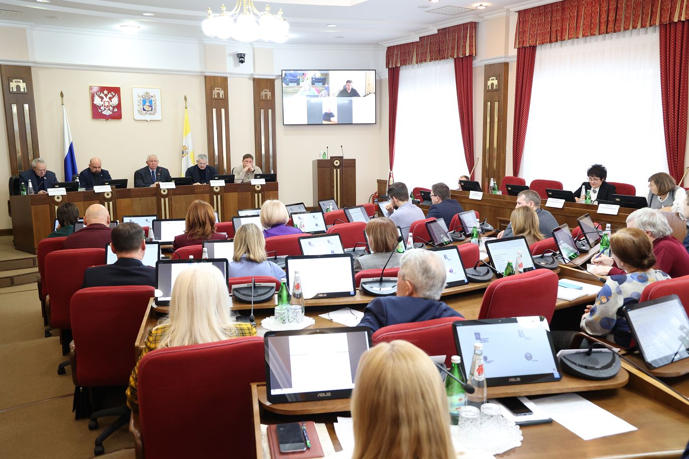 В краевой Думе обсудили эффективность действующих региональных законодательных ограничений по продаже алкоголя