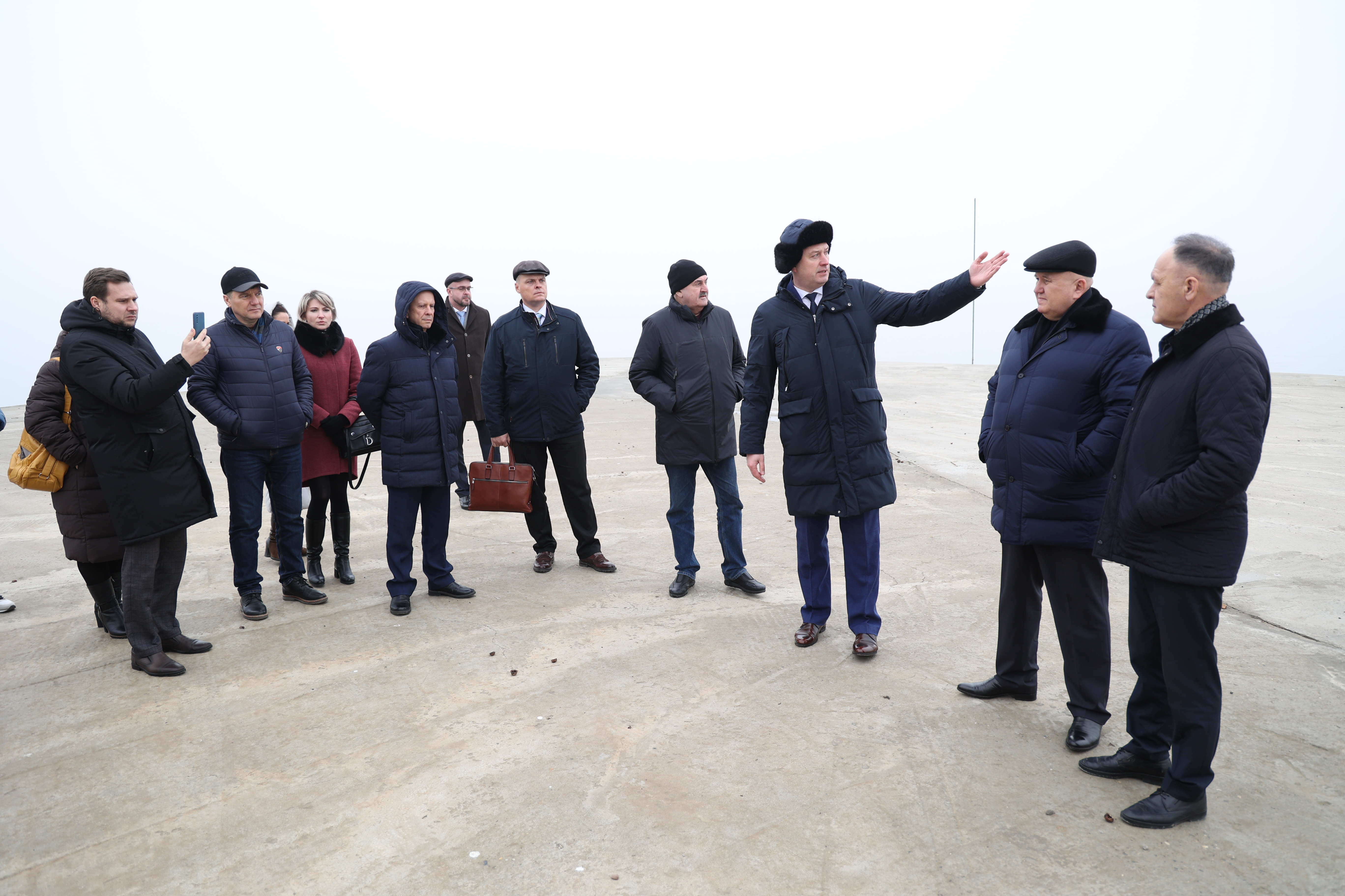 Краевые депутаты обсудили в Буденновске вопросы берегоукрепления и благоустройства юго-западной части озера Буйвола