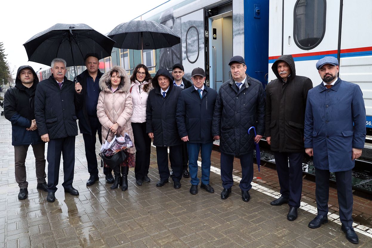Краевые депутаты ознакомились с экспозицией передвижного музея «Поезд Победы»