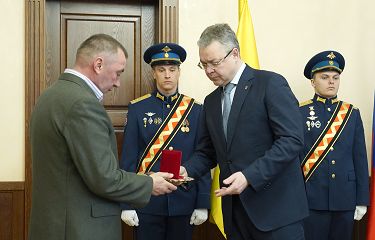 Семье участника специальной военной операции вручена звезда Героя России