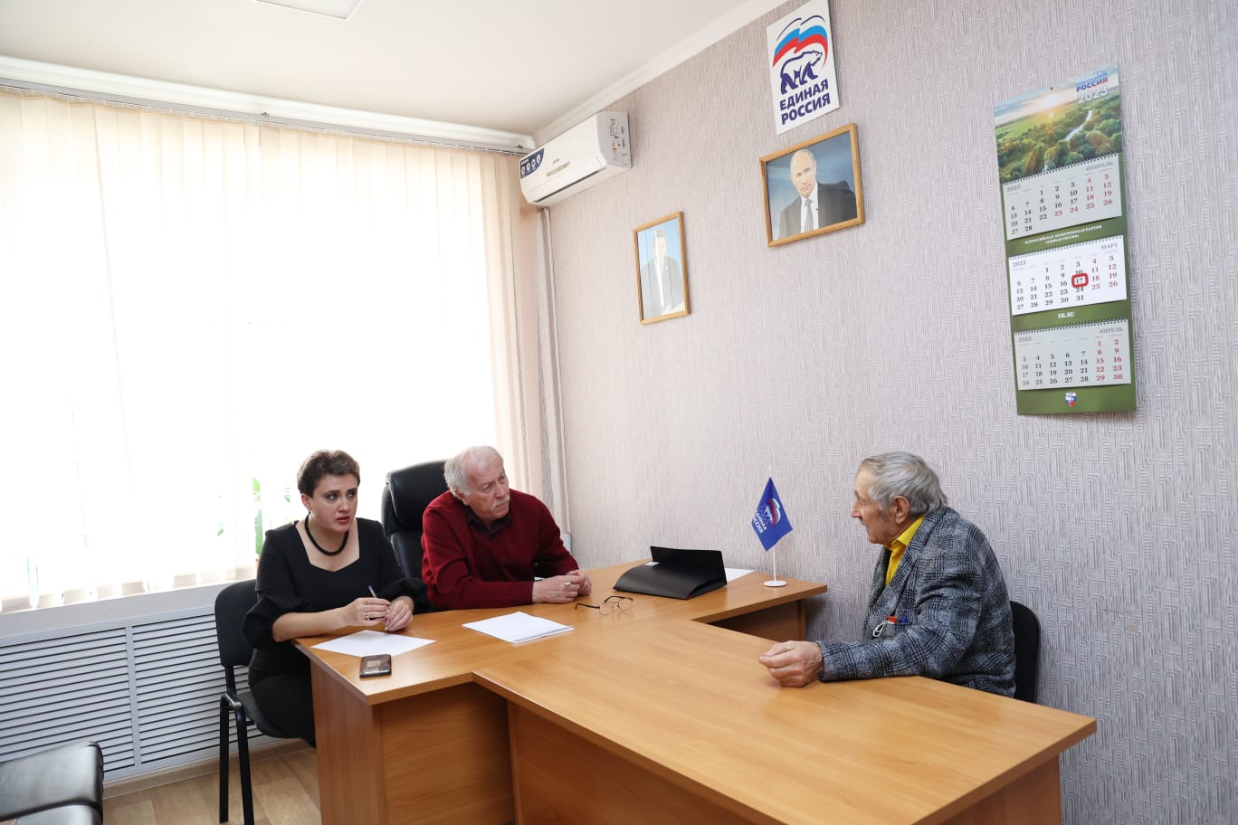 Николай Великдань провел личный прием граждан в Ипатовском городском округе