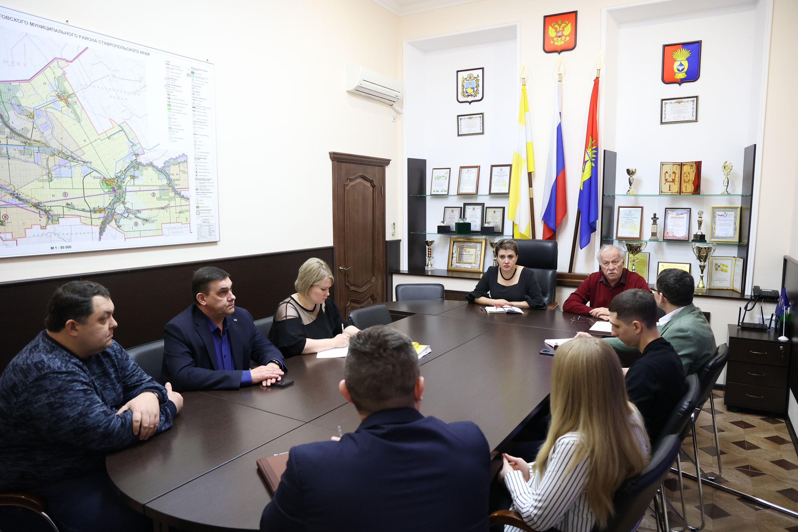 Николай Великдань проверил реализацию социальных и экономических проектов в Ипатовском округе