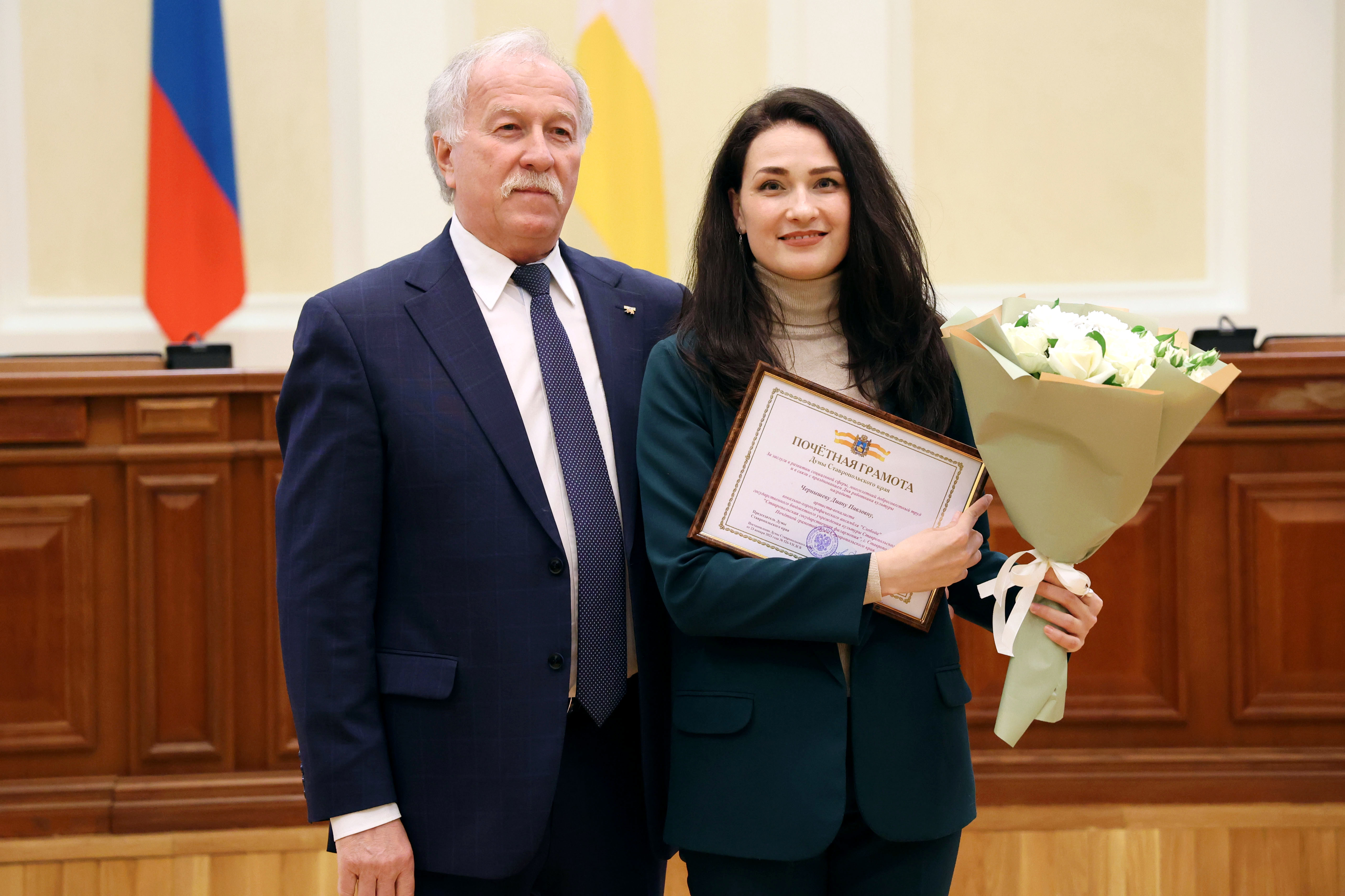 Николай Великдань вручил награды лучшим работникам культуры