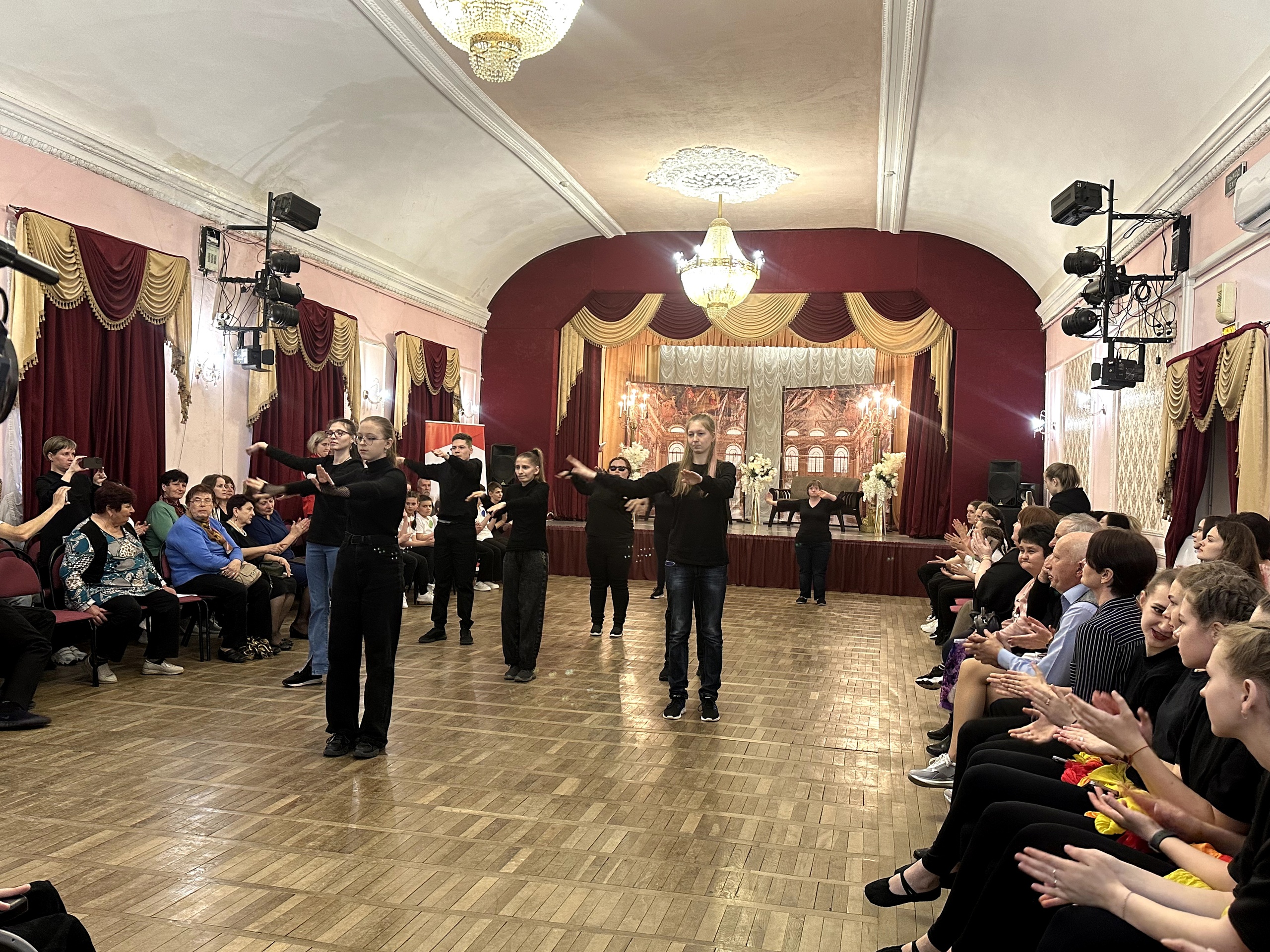 В Ставрополе состоялся инклюзивный бал «Вдохновение»