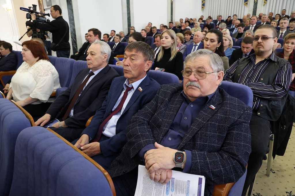 Краевые законодатели провели публичные слушания по отчету об исполнении бюджета Ставрополья 2022 года